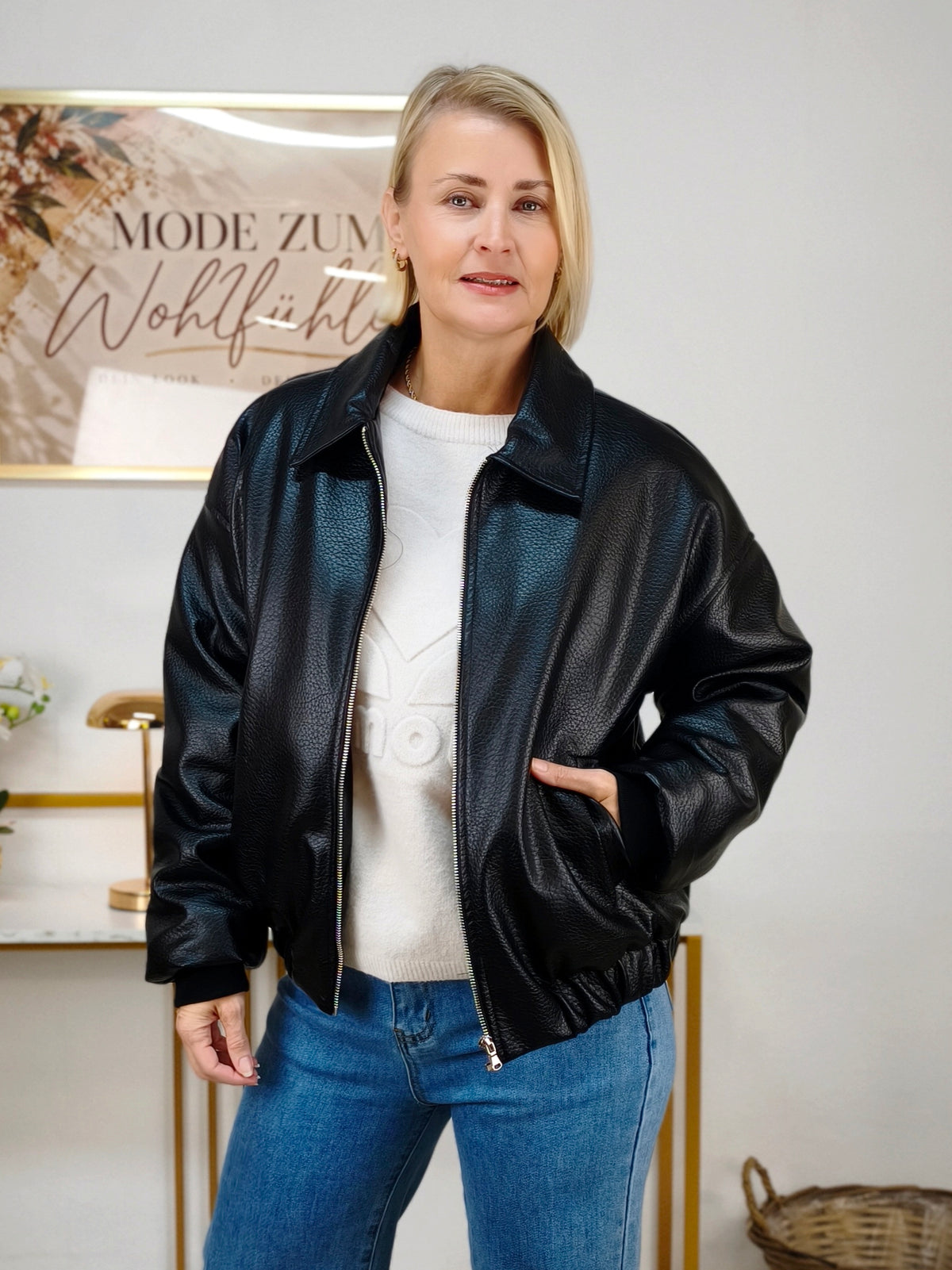 Warme Jacke in Lederoptik in schwarz (38-42)