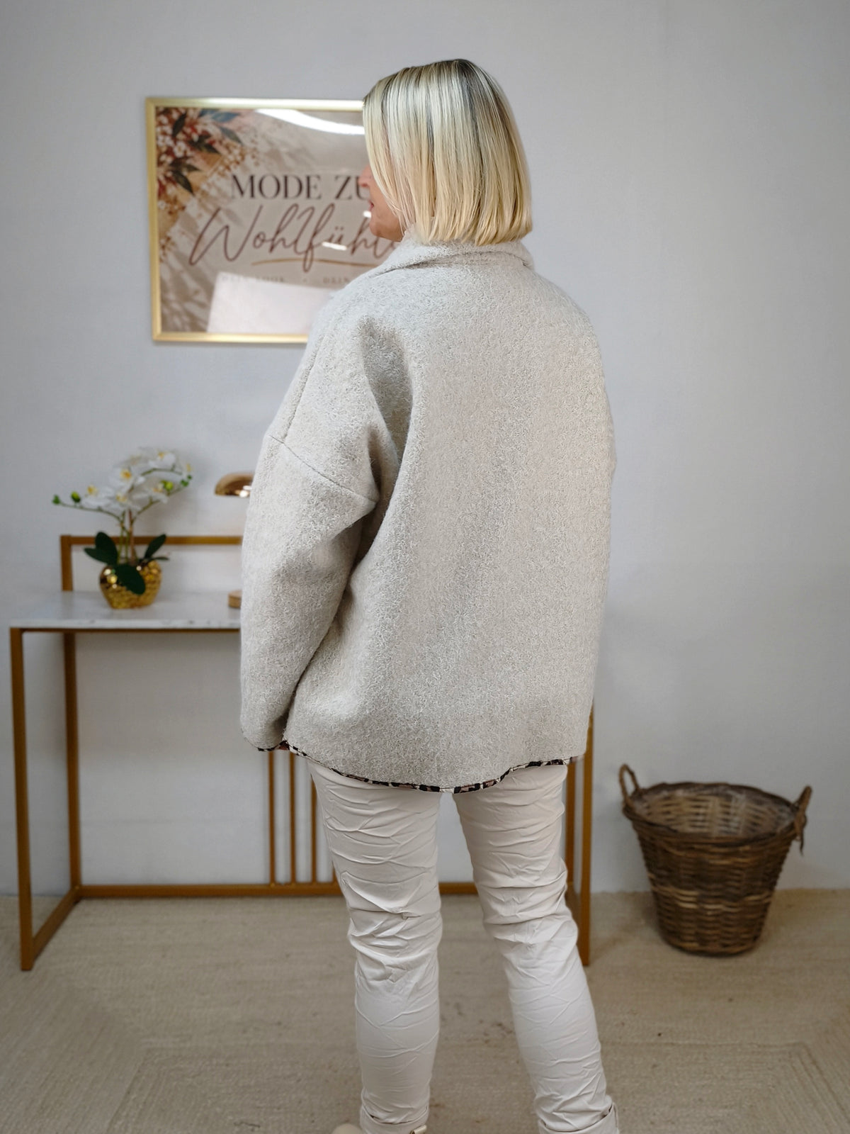 Wärmende Jacke in Filzoptik Beige mit kleinen Patches (40-42/44)