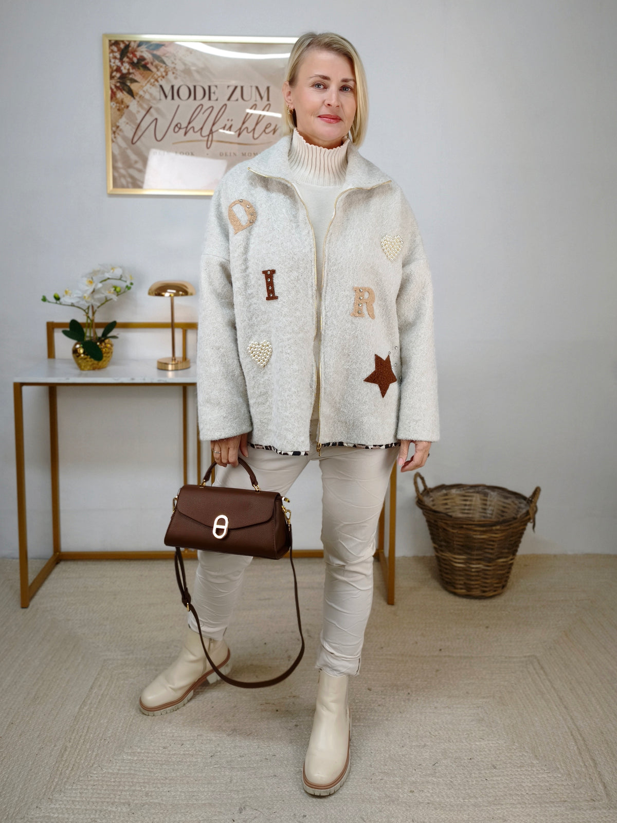 Wärmende Jacke in Filzoptik Beige mit kleinen Patches (40-42/44)
