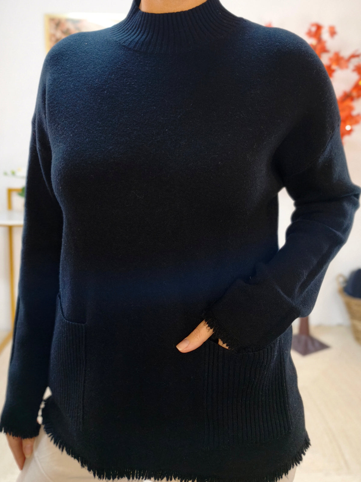 Pullover gefranst mit Turtle Neck Schwarz (38-42)
