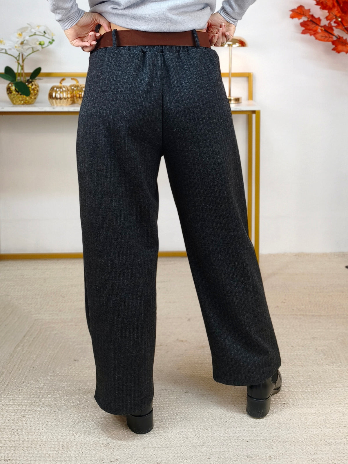 Stylische Stoffhose in Schwarz mit Gürtel (38-42)