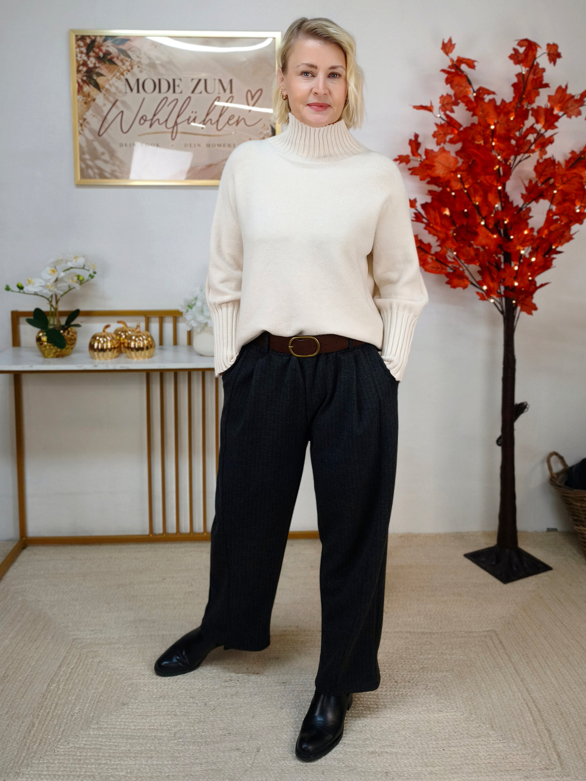 Stylische Stoffhose in Schwarz mit Gürtel (38-42)