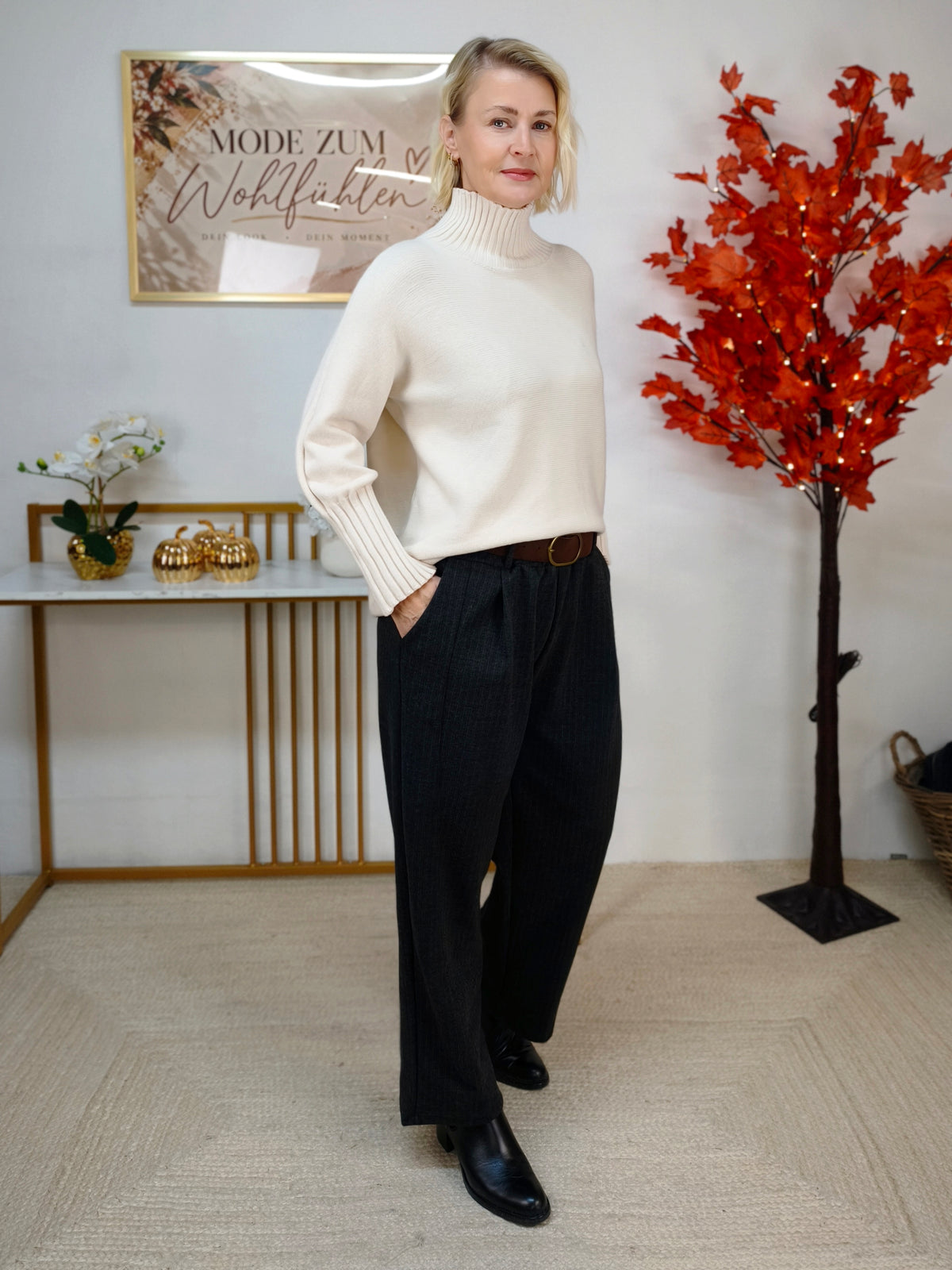 Stylische Stoffhose in Schwarz mit Gürtel (38-42)