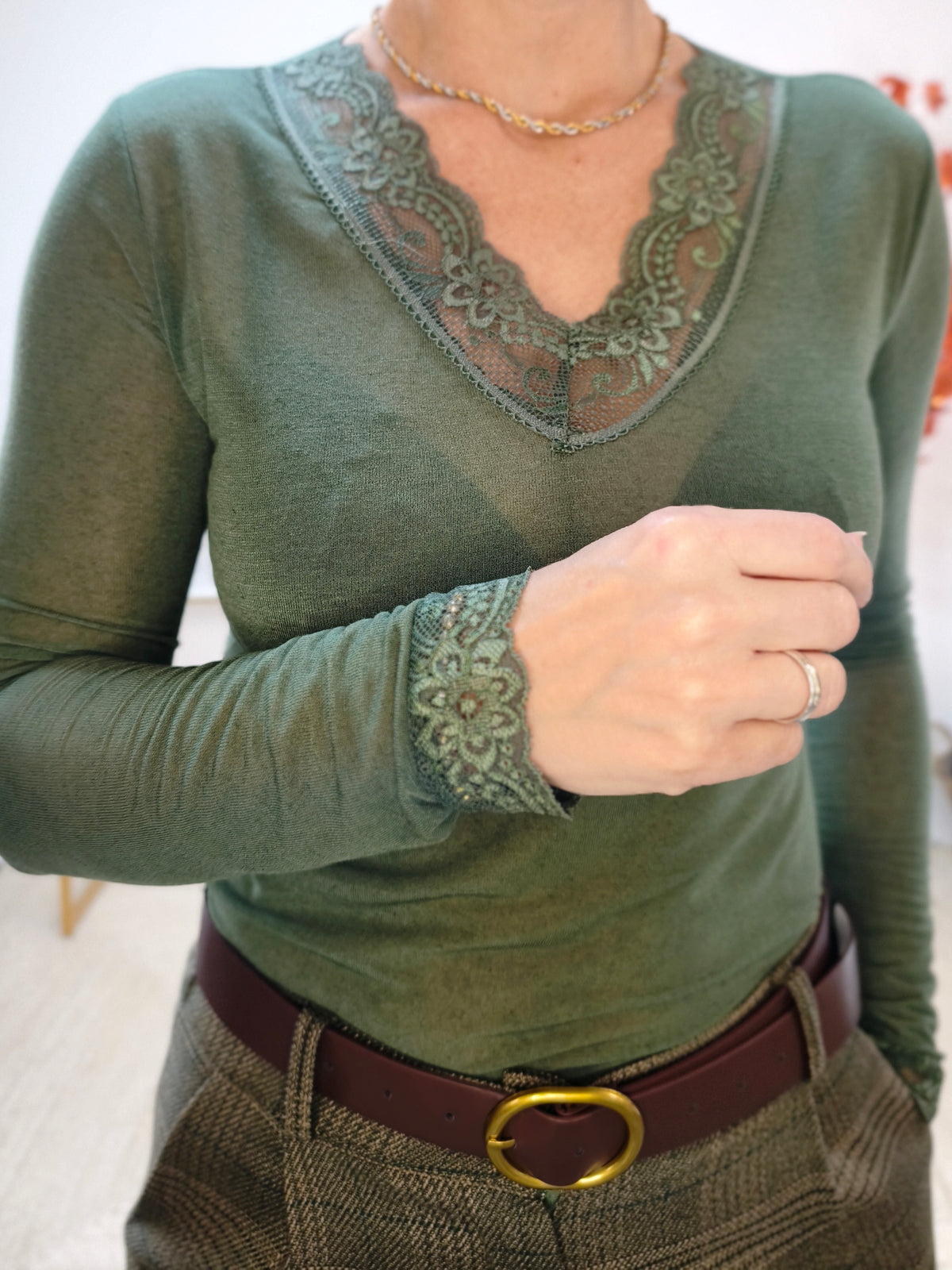 Kashmire Longsleeve mit Spitze uni Olive (36-40/42)