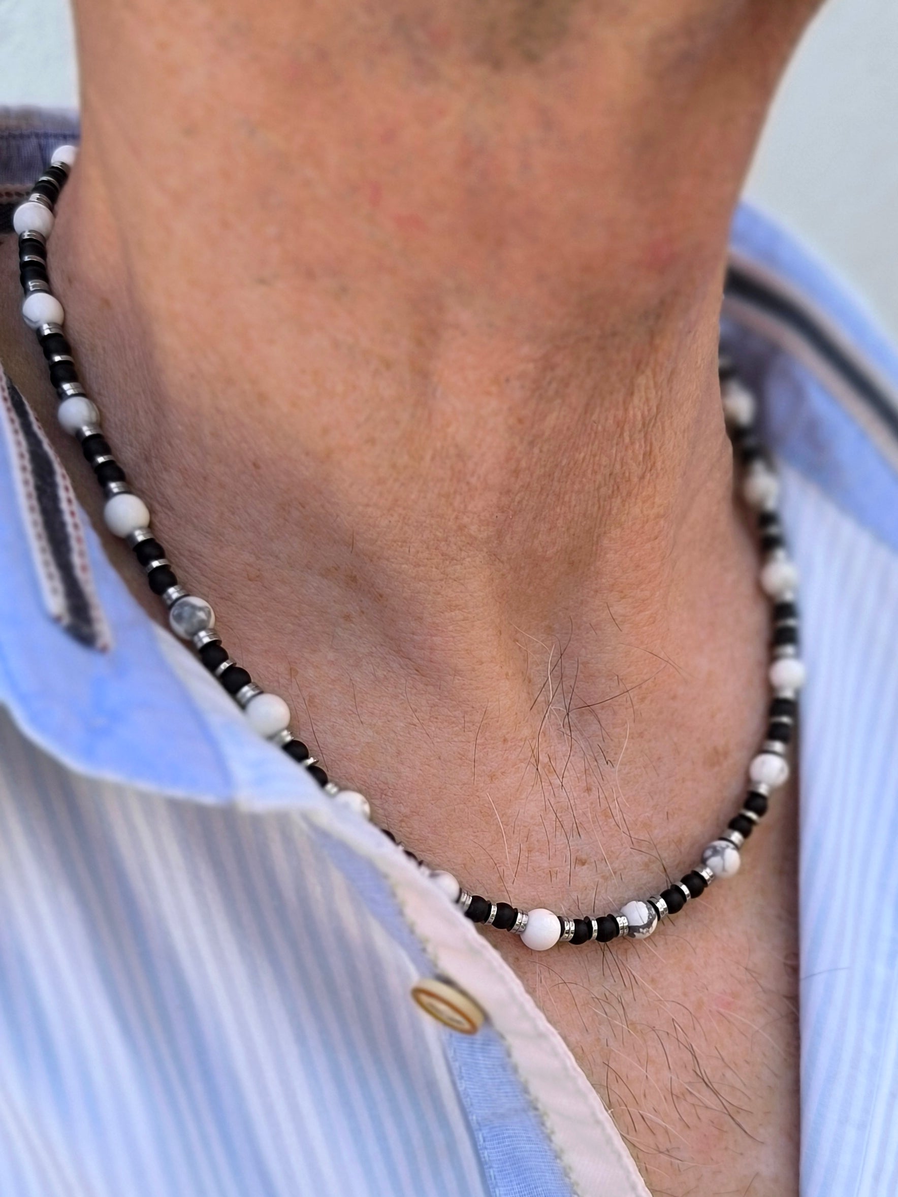 Edelsteinkette mit weißem Howlith, Hämatit und schwarzem Achat