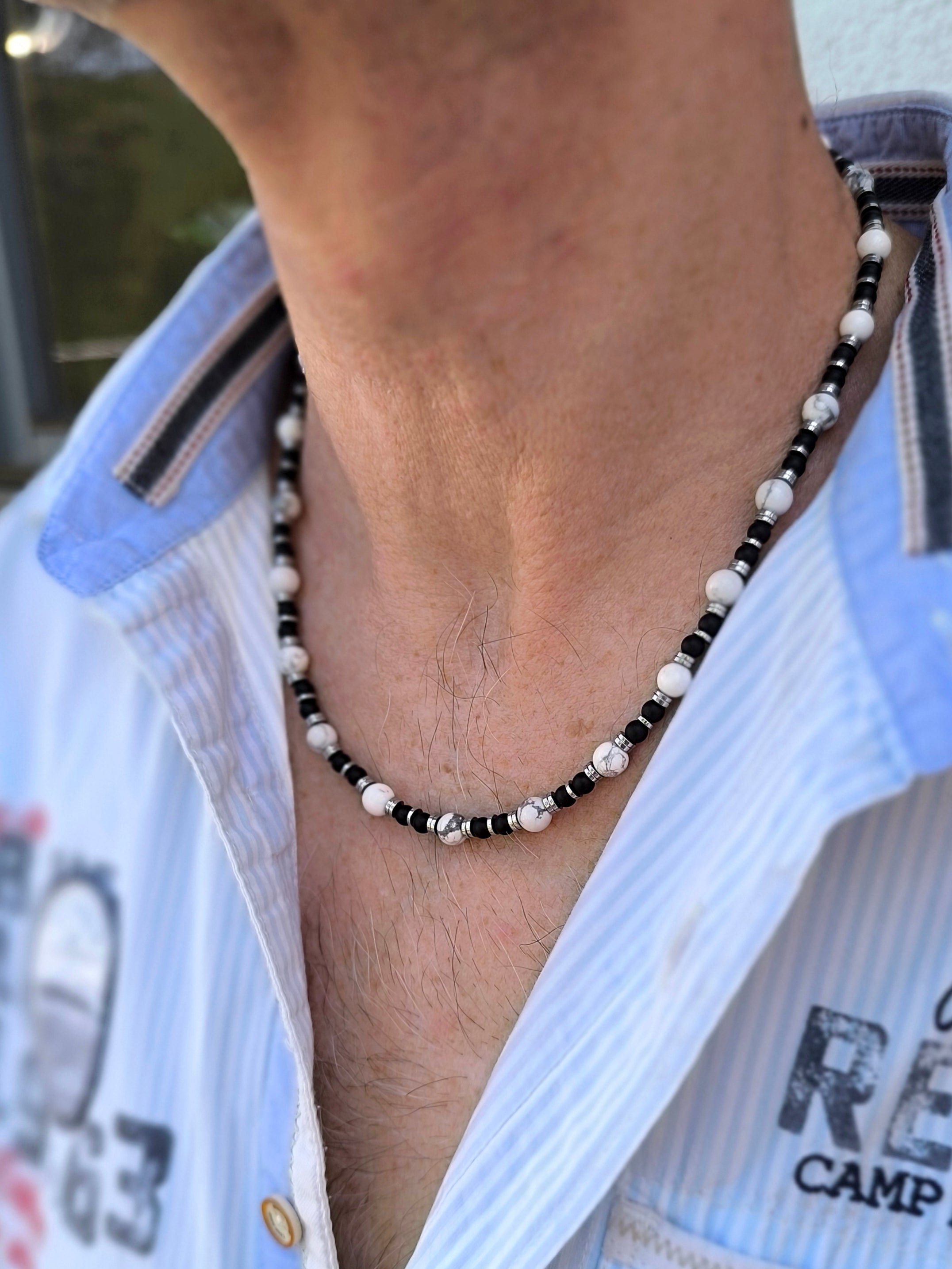 Edelsteinkette mit weißem Howlith, Hämatit und schwarzem Achat