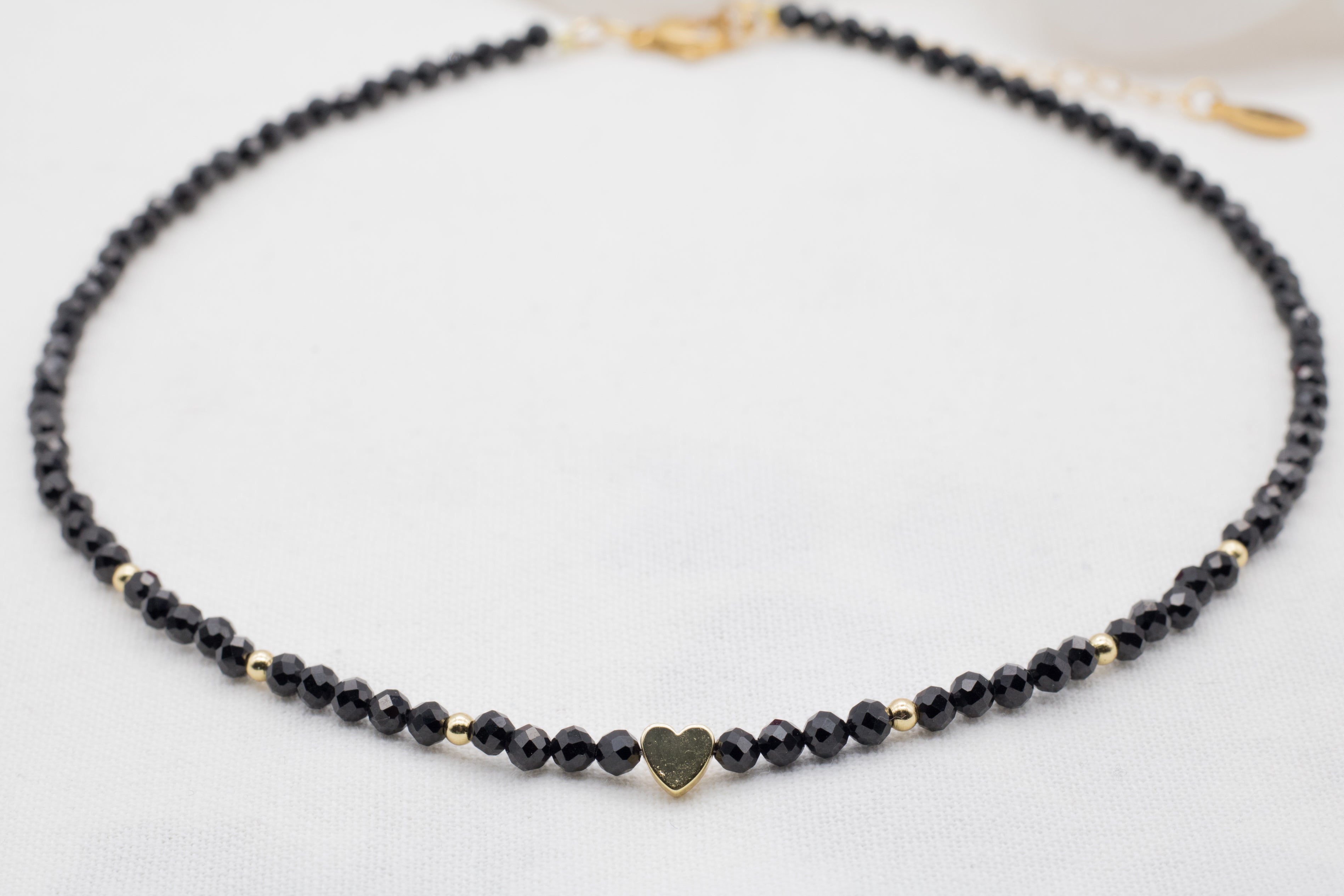 Halskette mit Perlen