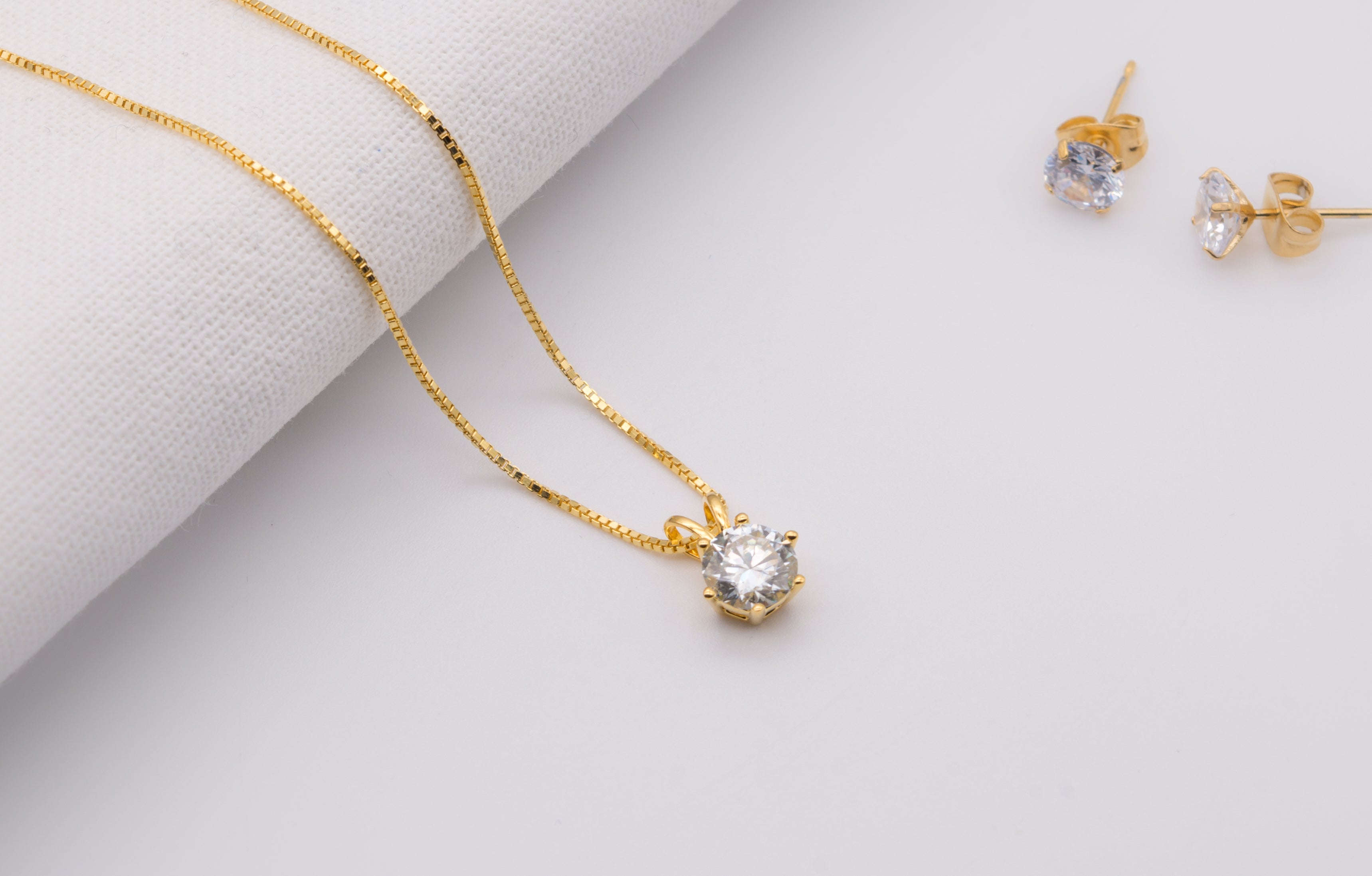 Kette mit Diamantanhänger