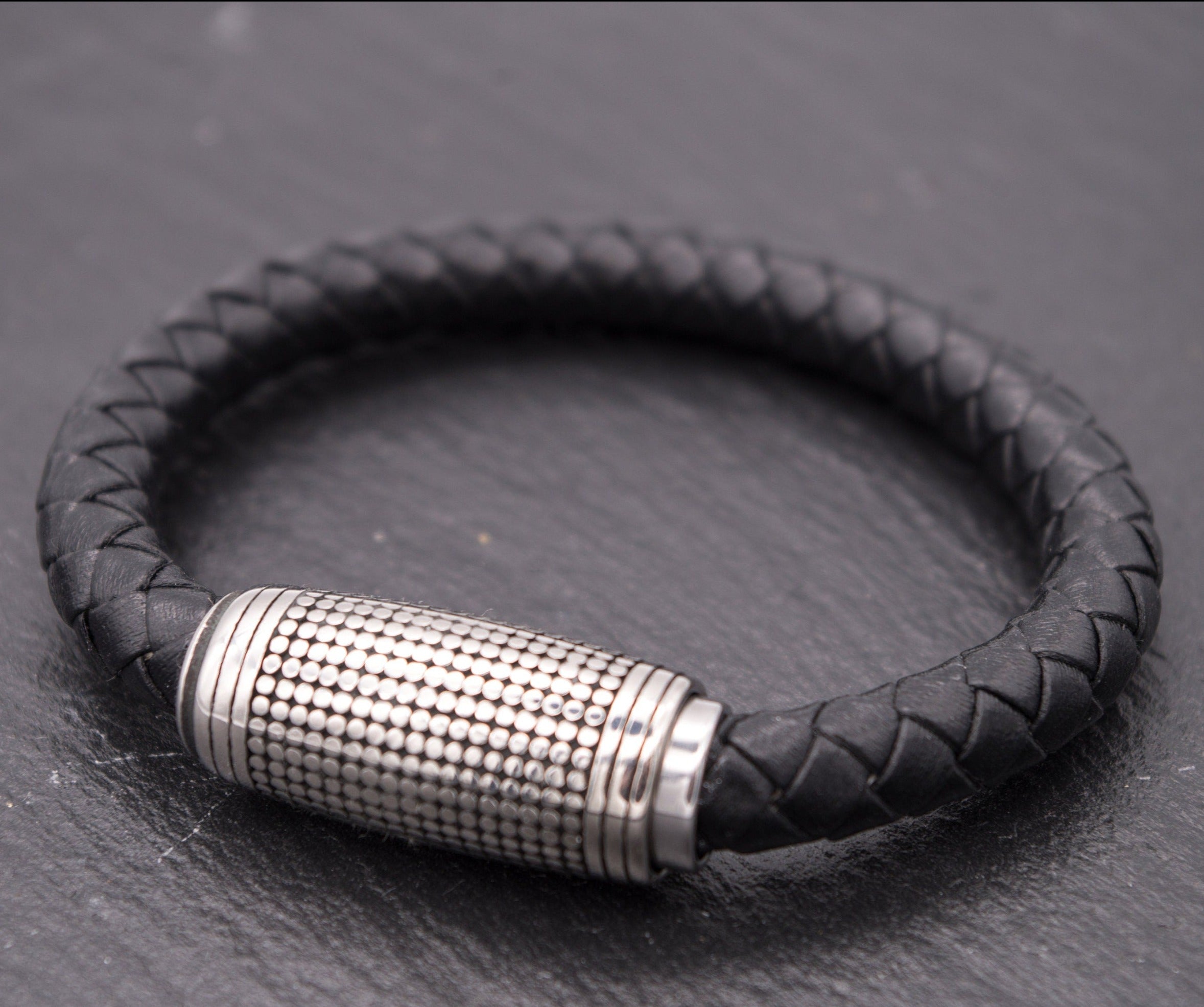 rundes Lederarmband