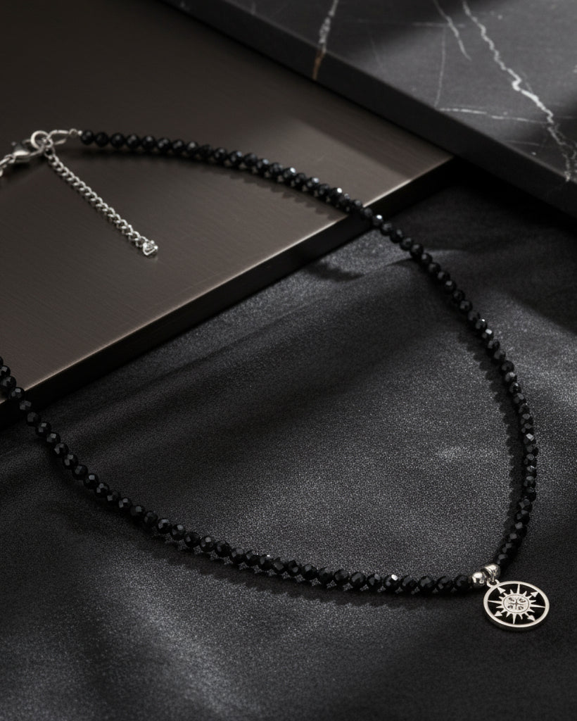 Kompass Kette silber mit facettierten schwarzen Spinell Steinen