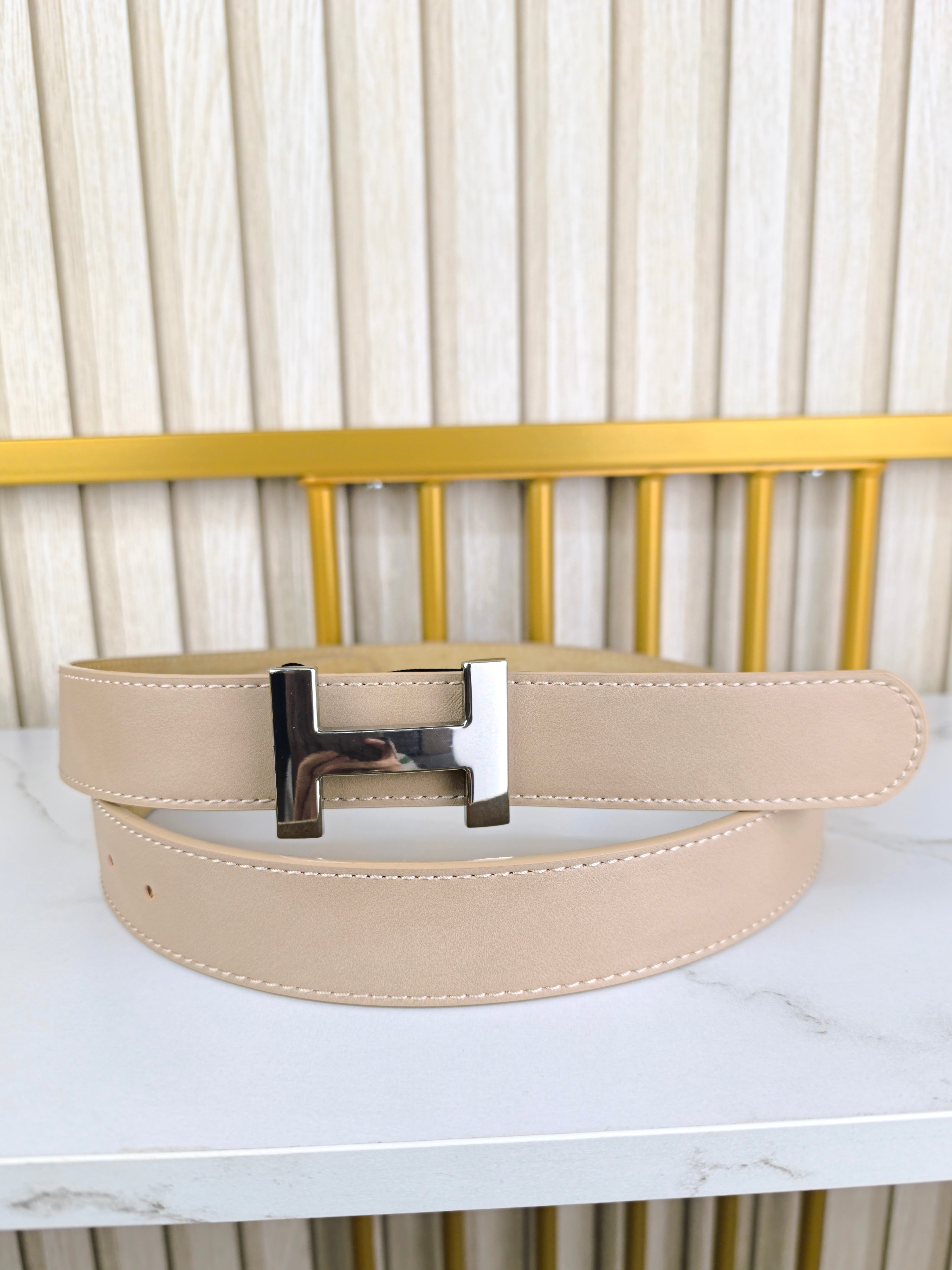 Ledergürtel mit silberner Schnalle in beige (95/105cm)