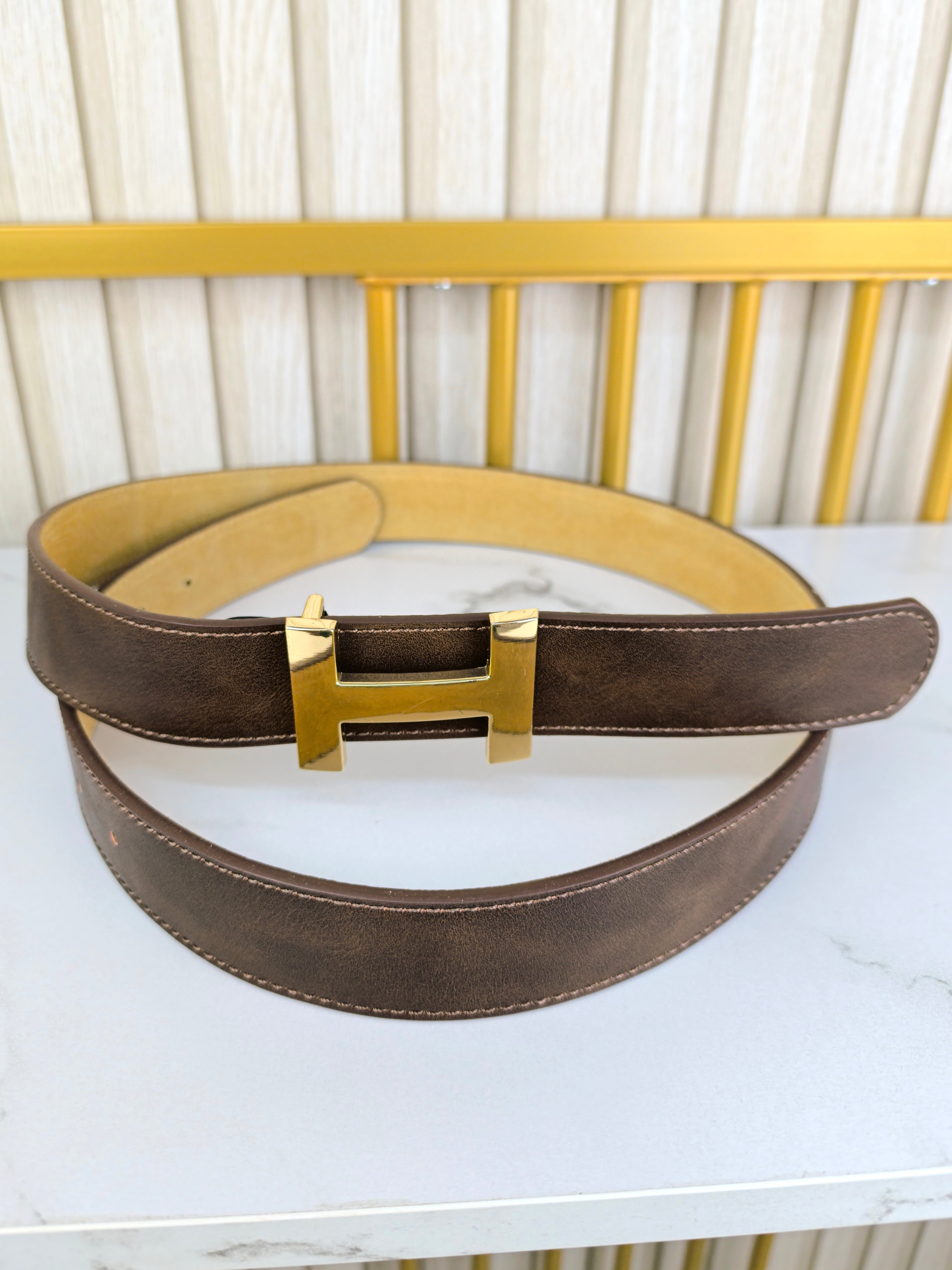 Ledergürtel mit goldener Schnalle in schoko (95/105cm)