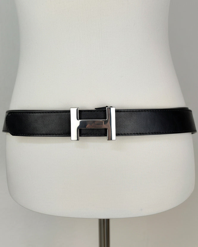 Ledergürtel mit silberner Schnalle in schwarz (95/105cm)