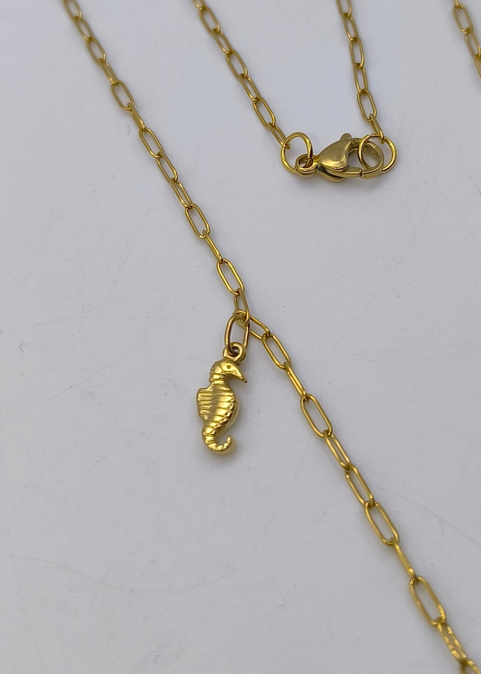 Halskette lang mit verschiedenen Charms goldfarben/rosa