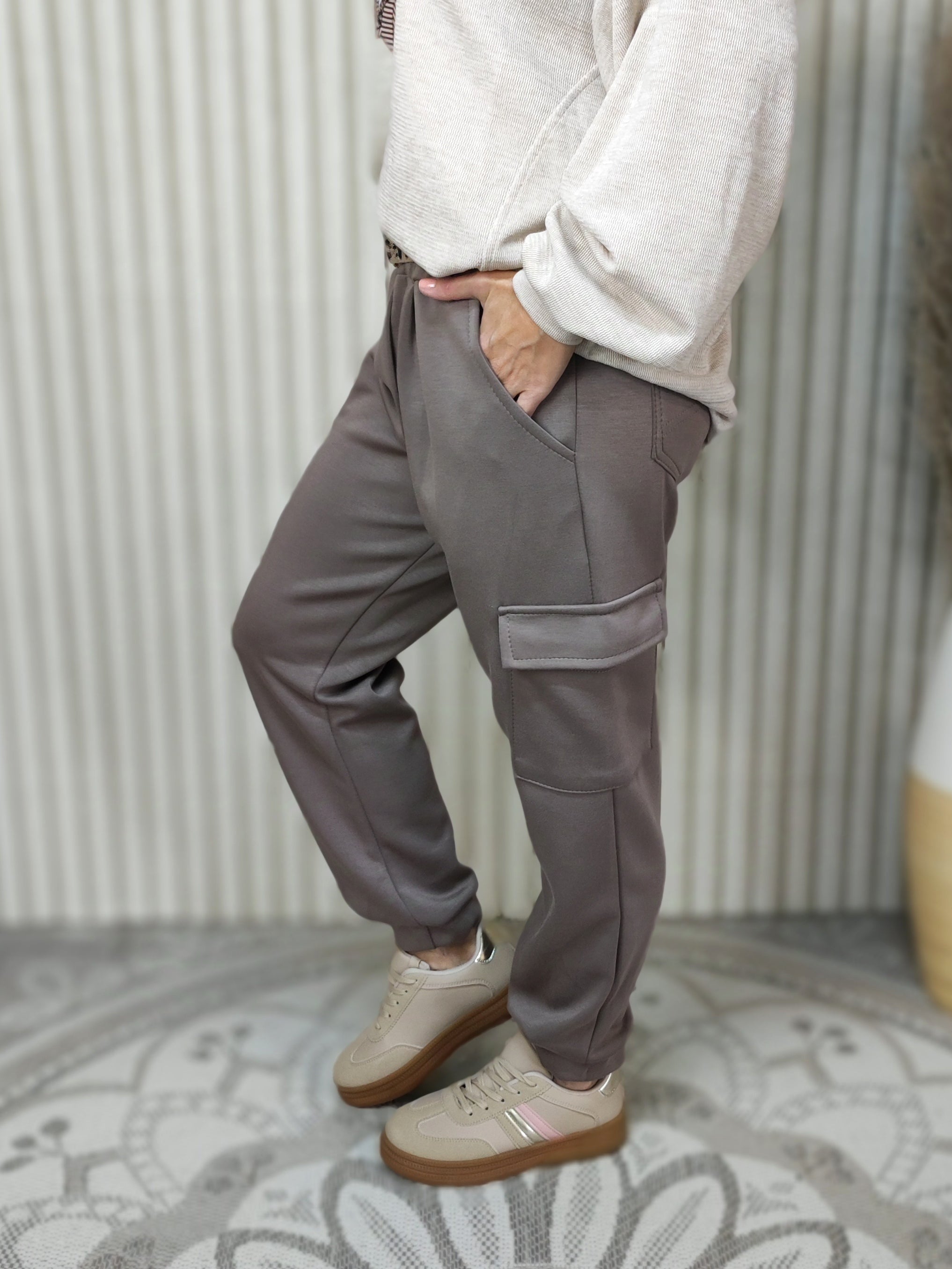 Weiche Hose taupe mit Leogürtel (36-42)