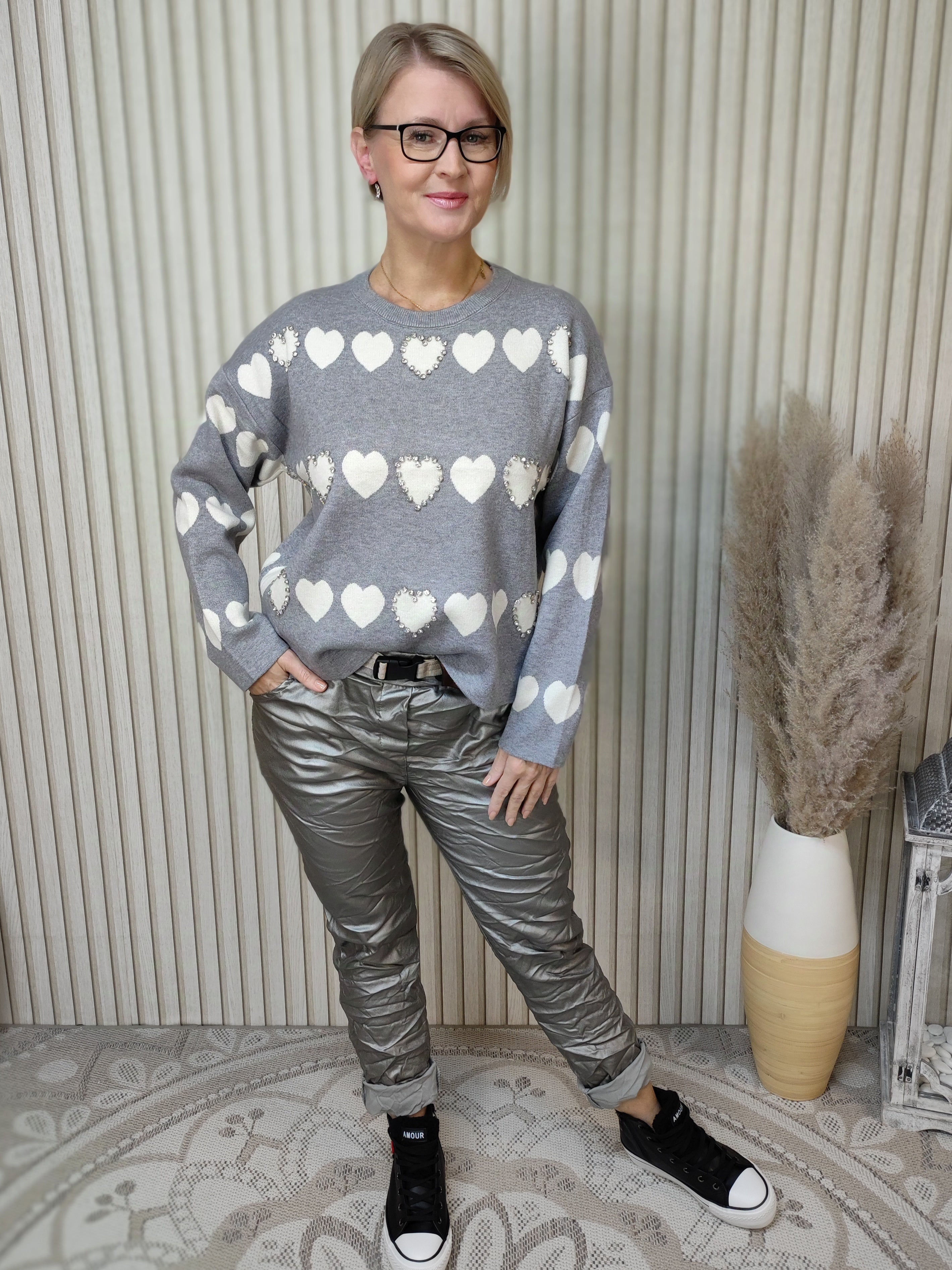 Herzchen Pullover mit Strass grau (S/M, L/XL)