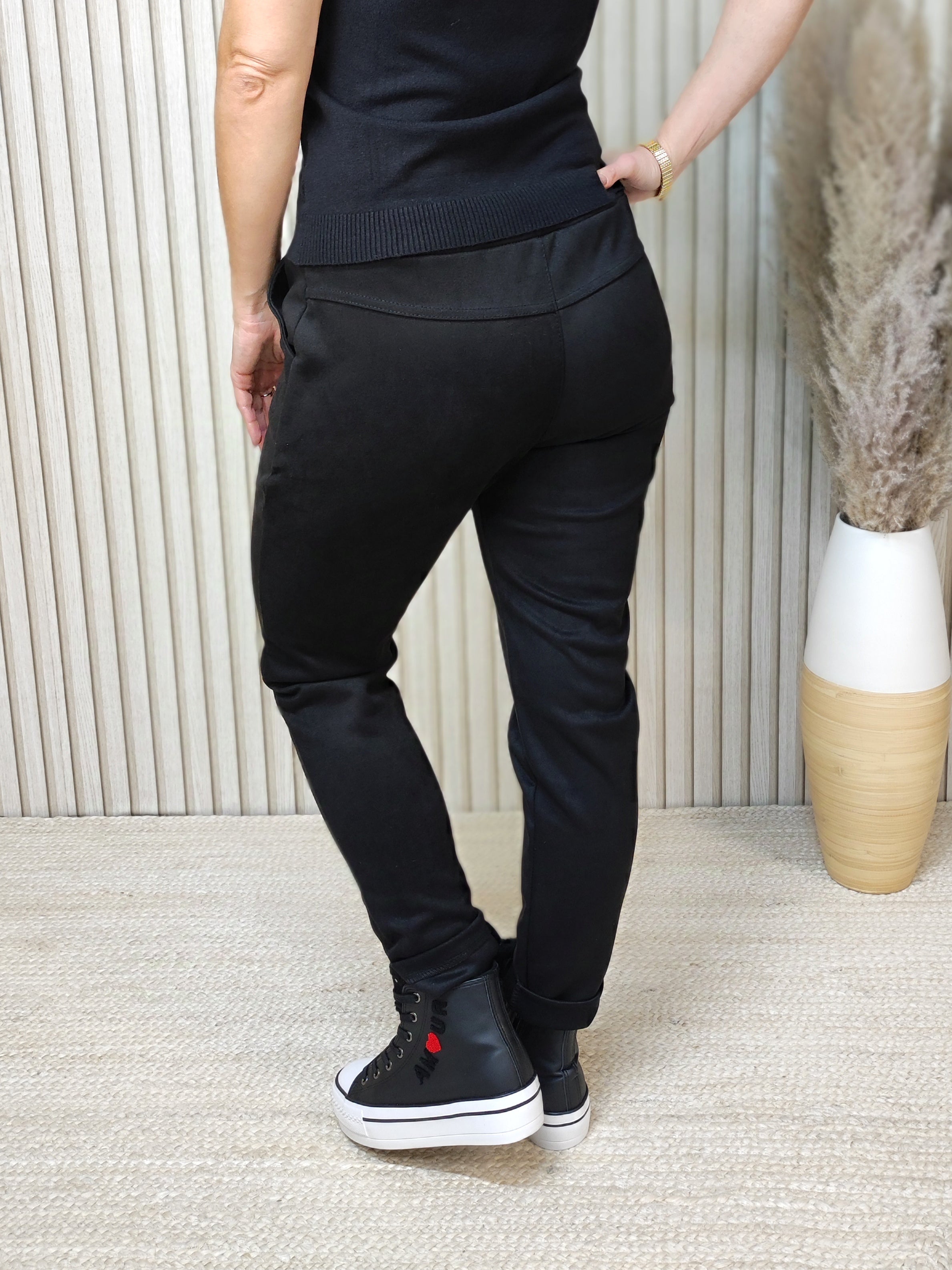 Stretchhose in Wildlederoptik Schwarz (36 - 40)