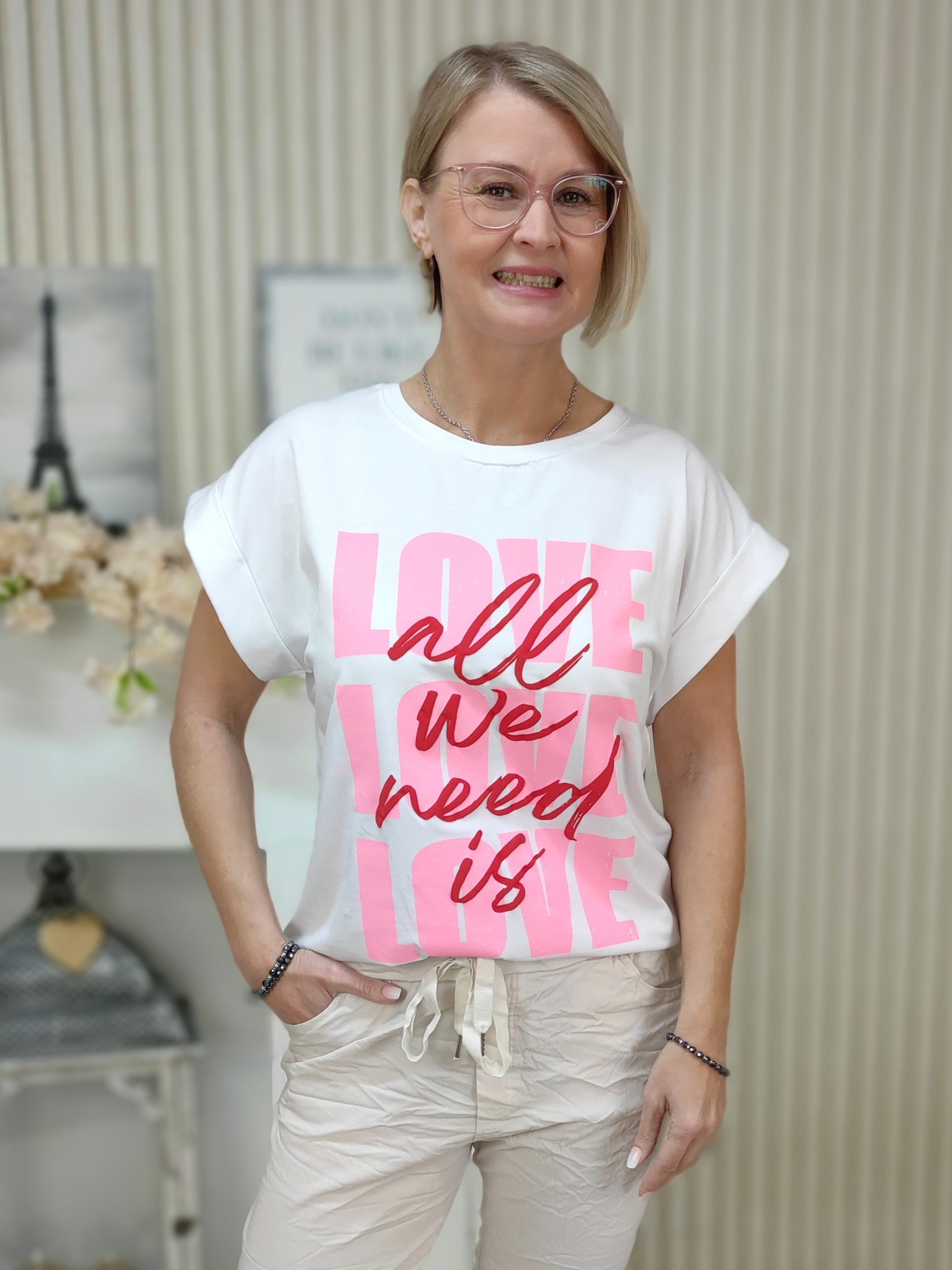T-Shirt "All we need" weiß (36-40)