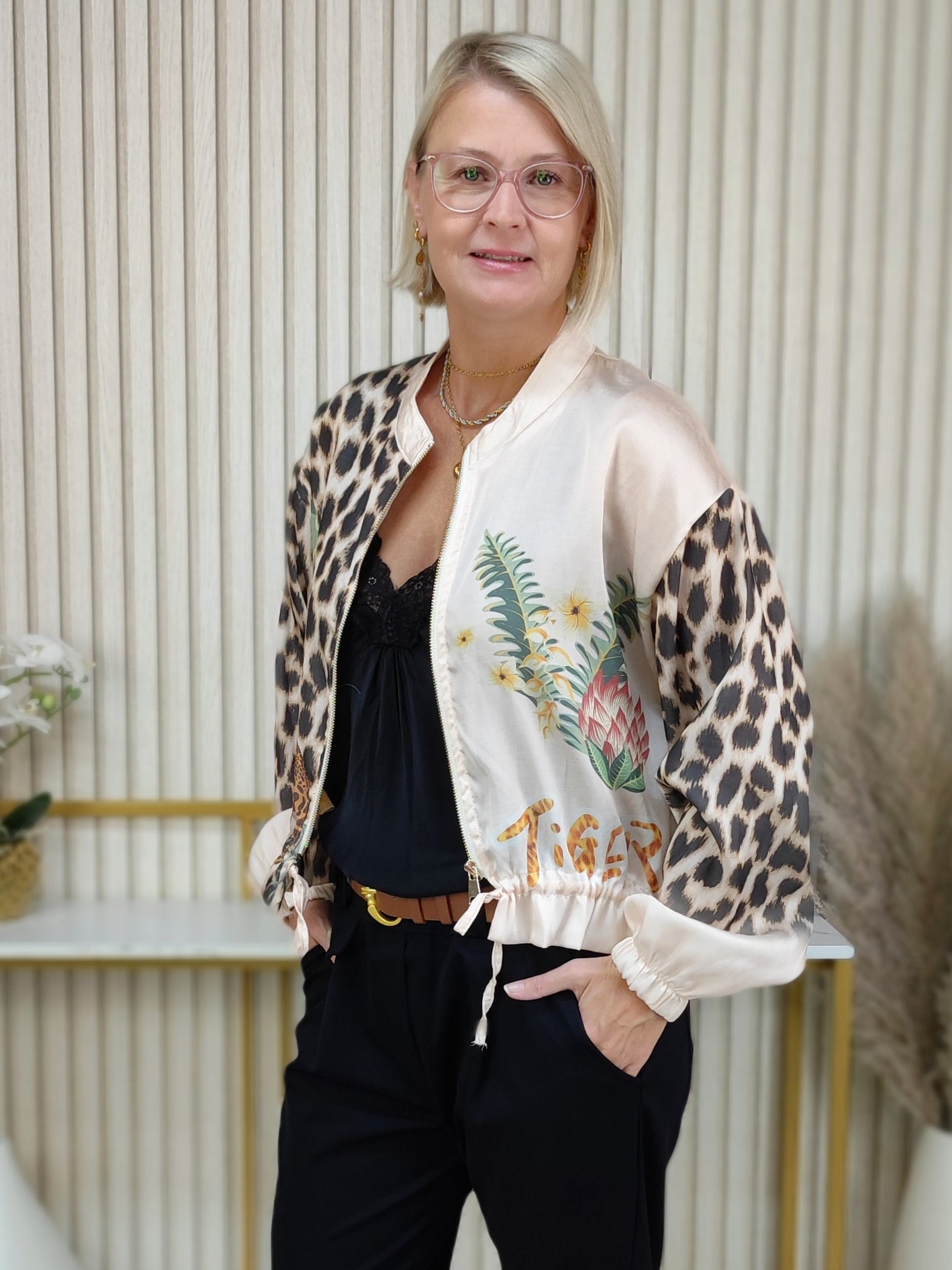 Bedruckte Kurzjacke "Tiger" Creme/Leo (36-40/42)