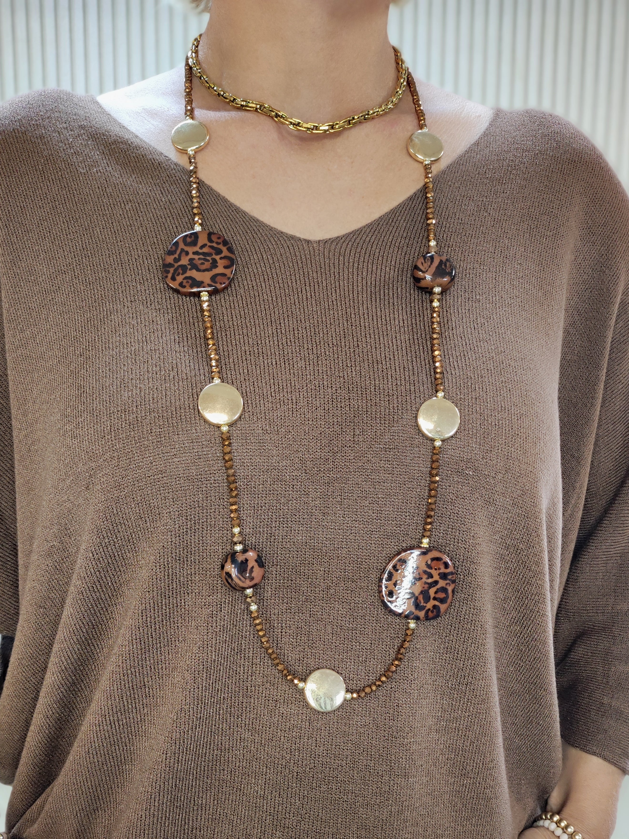 Lange Perlenkette braun/gold mit Leo