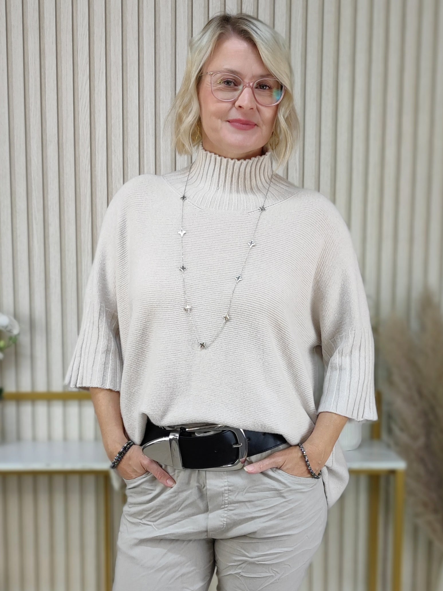 Pullover mit Turtle Neck beige (38-44)