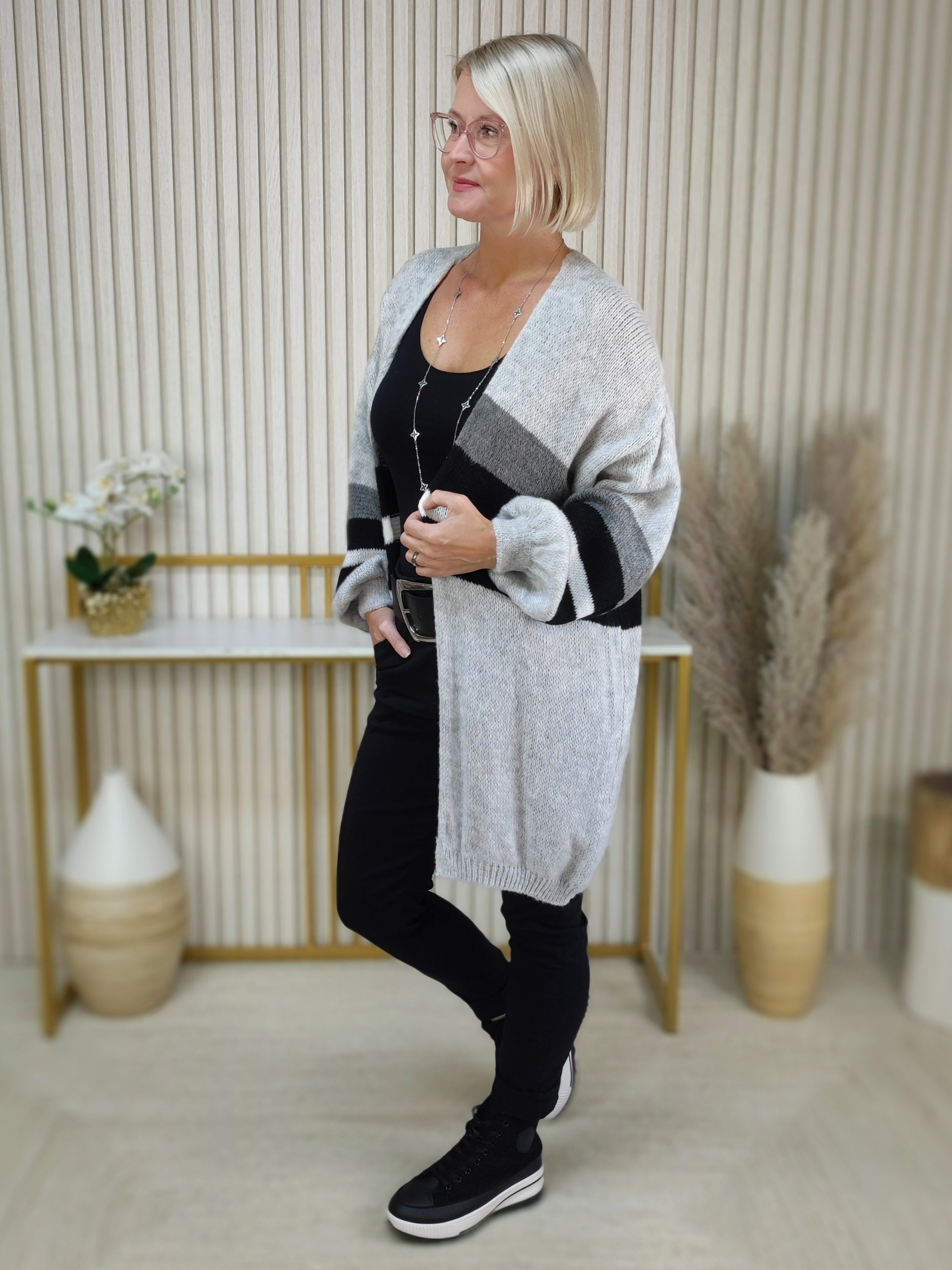 Kuschliger Grobstrick Cardigan mit Streifen hellgrau/grau/schwarz (36-44)