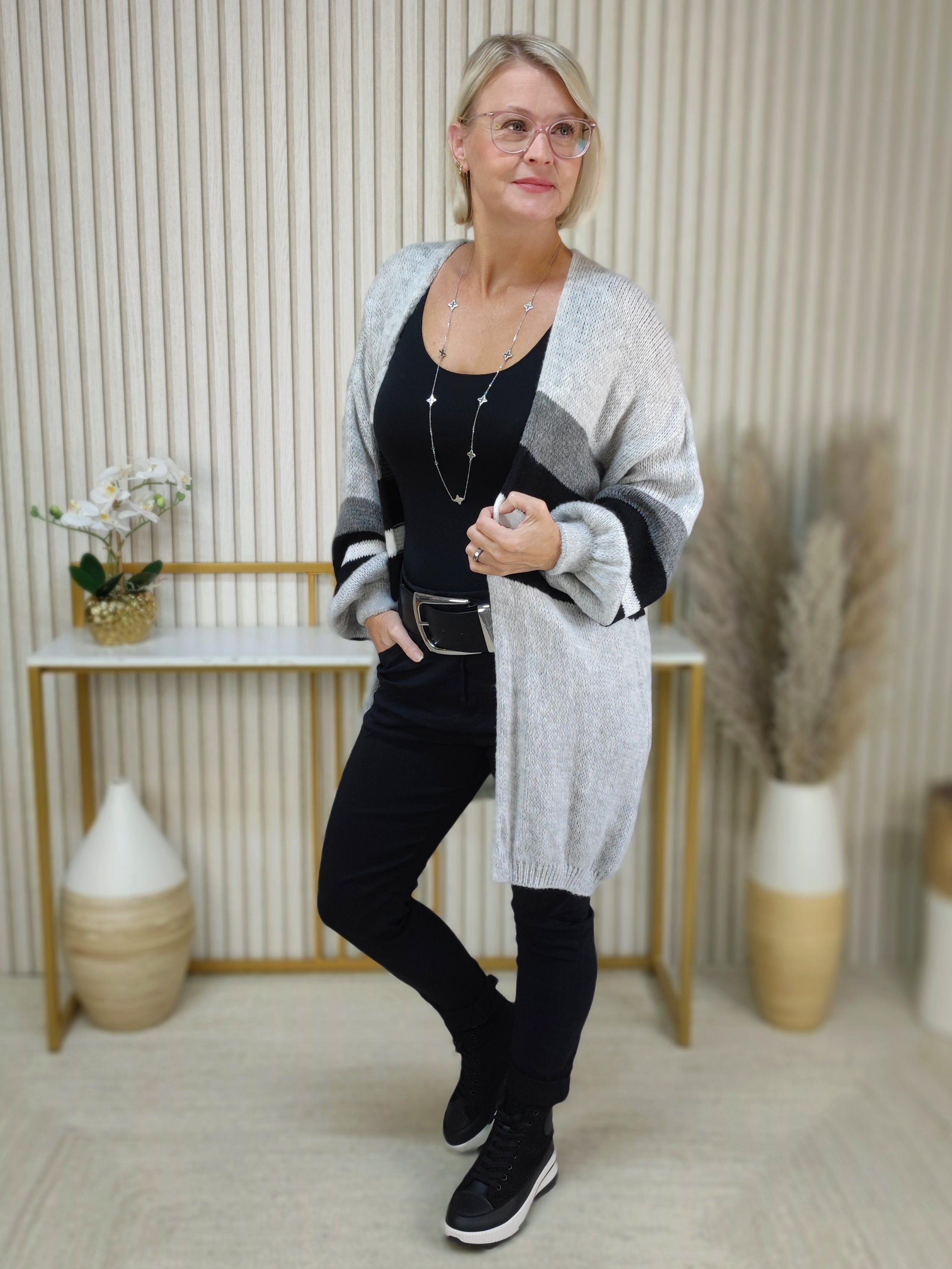 Kuschliger Grobstrick Cardigan mit Streifen hellgrau/grau/schwarz (36-44)