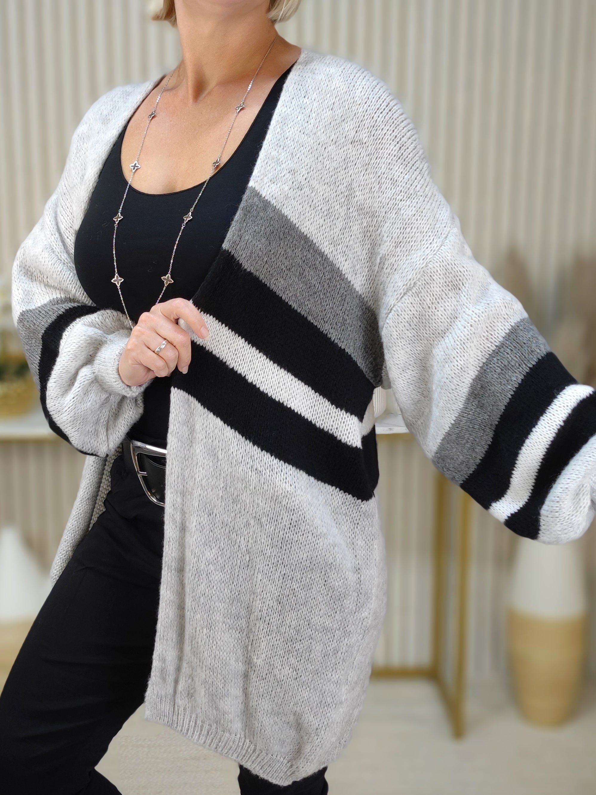 Kuschliger Grobstrick Cardigan mit Streifen hellgrau/grau/schwarz (36-44)