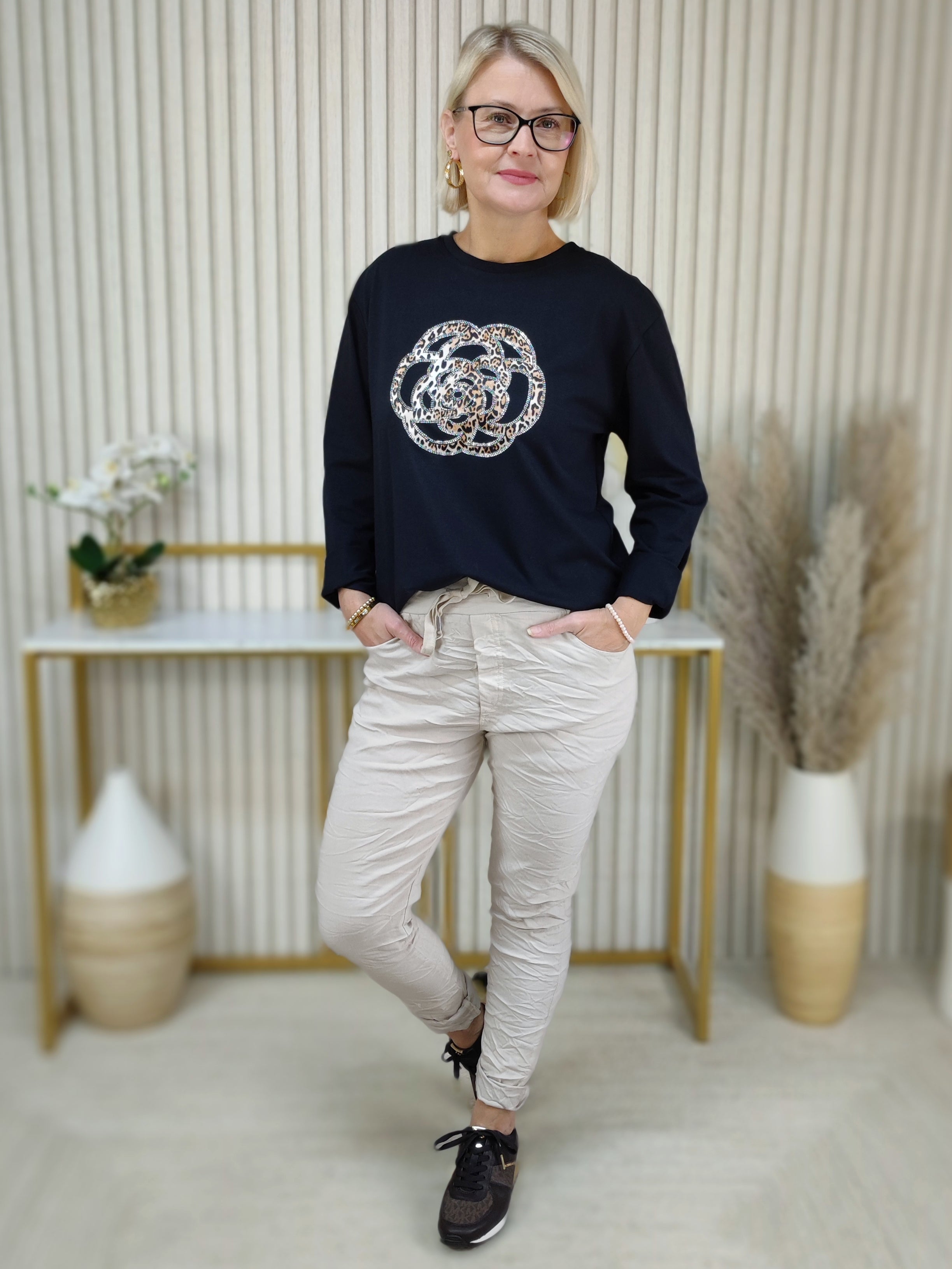 Langarm Shirt "Blume" schwarz (36-42)