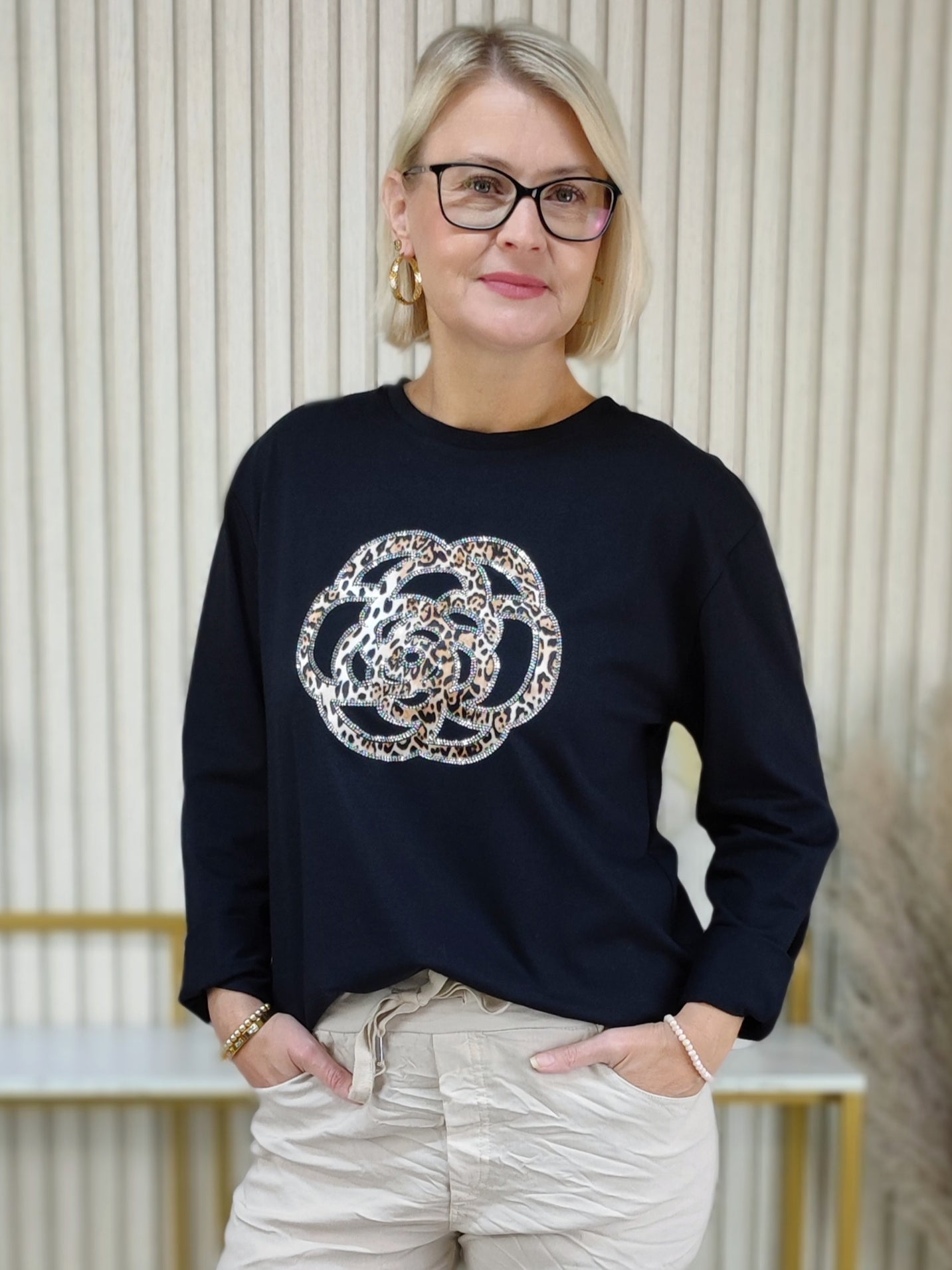Langarm Shirt "Blume" schwarz (36-42)