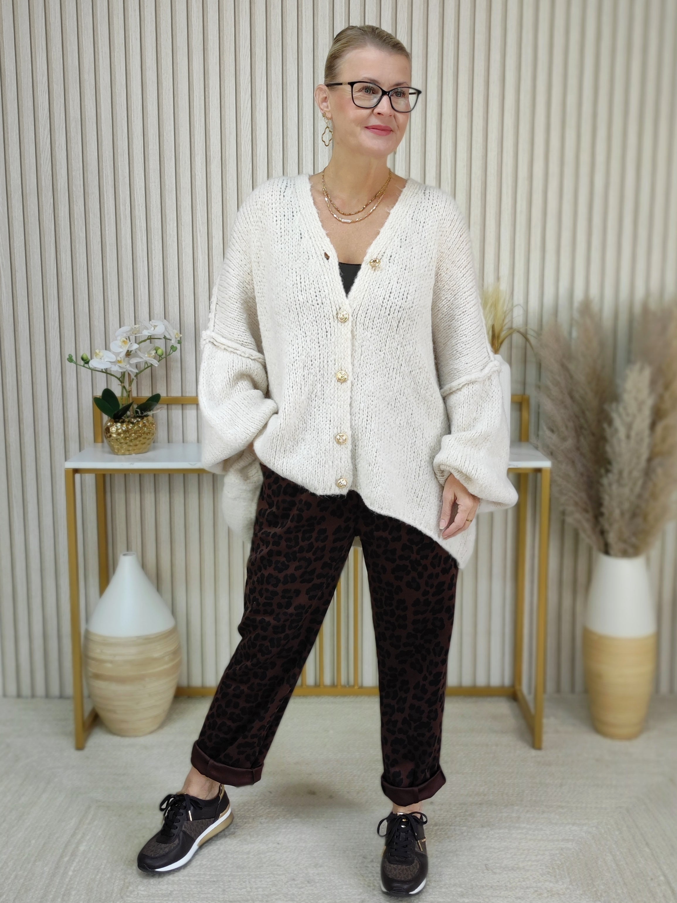 Kuschelige Strickjacke in beige (38-46/48)