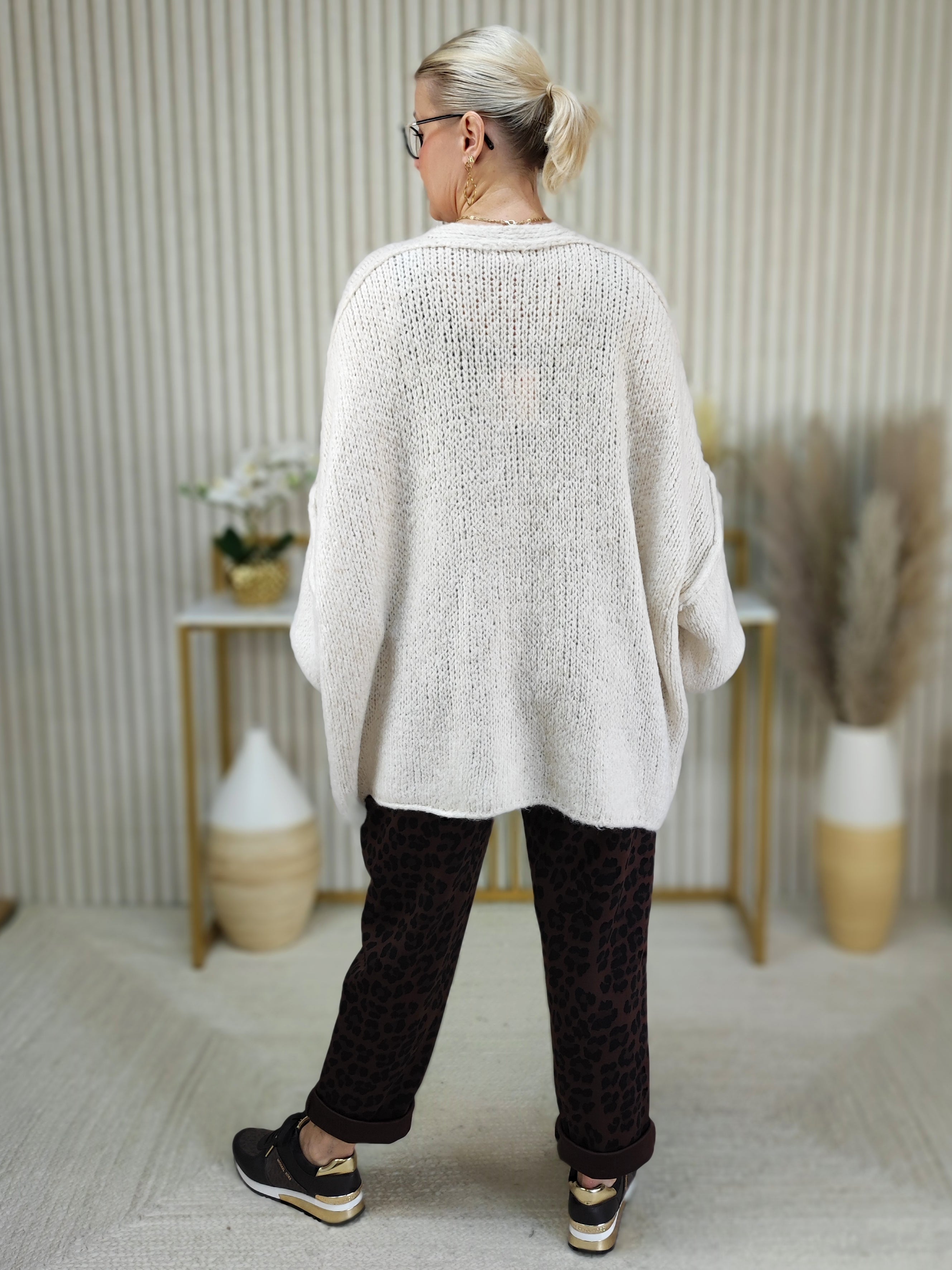 Kuschelige Strickjacke in beige (38-46/48)