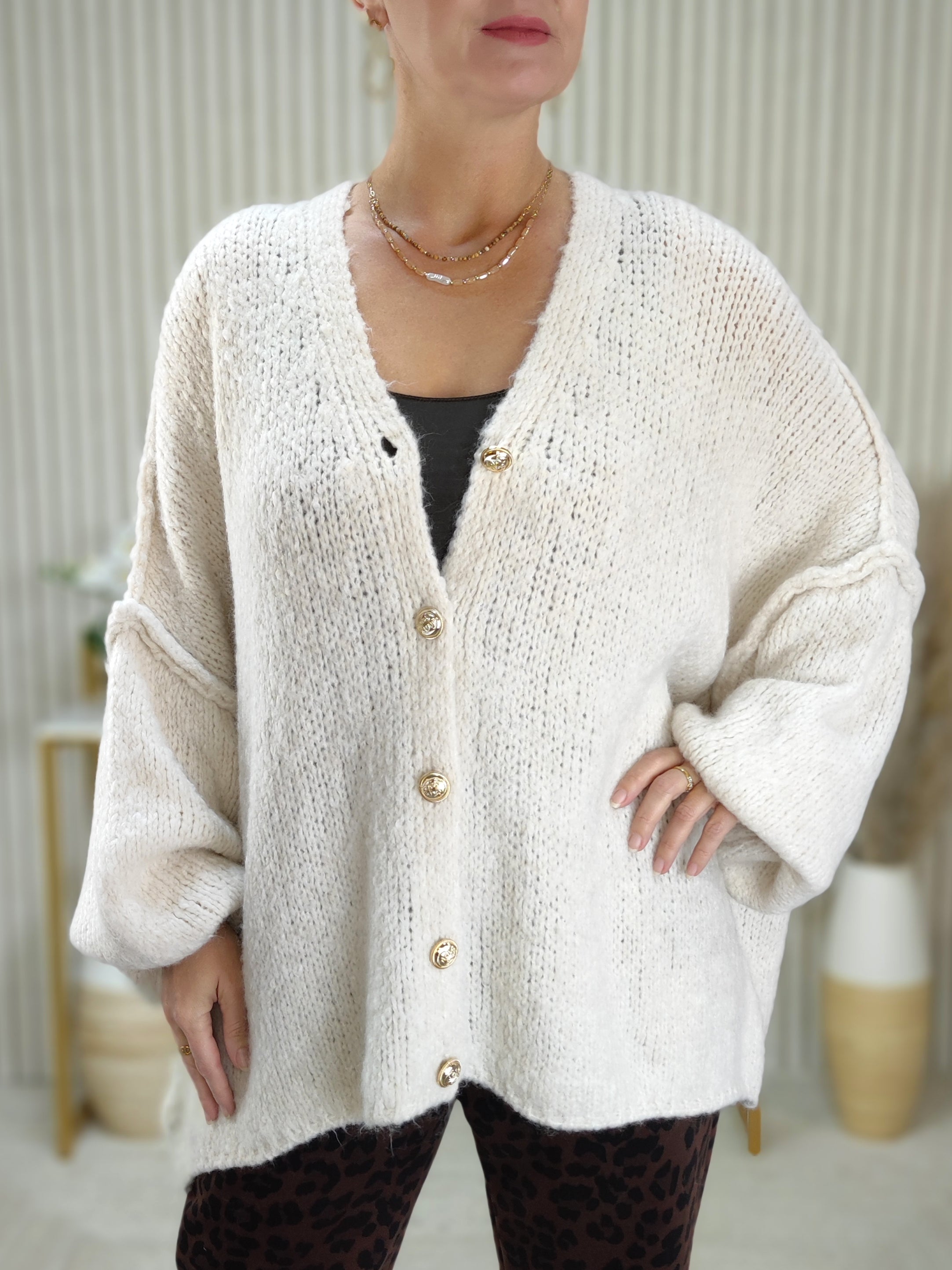 Kuschelige Strickjacke in beige (38-46/48)