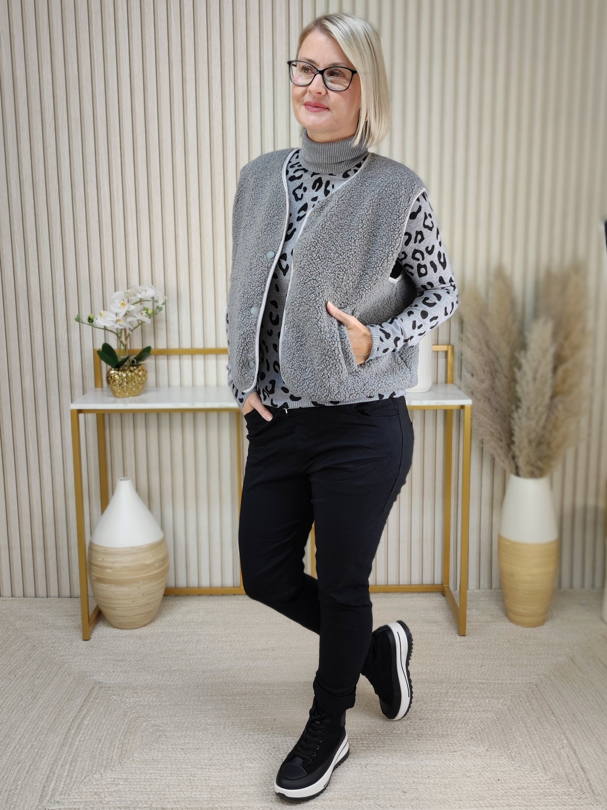 Leichter Pullover "Luna" mit Rollkragen Grau/Leo (36-42)