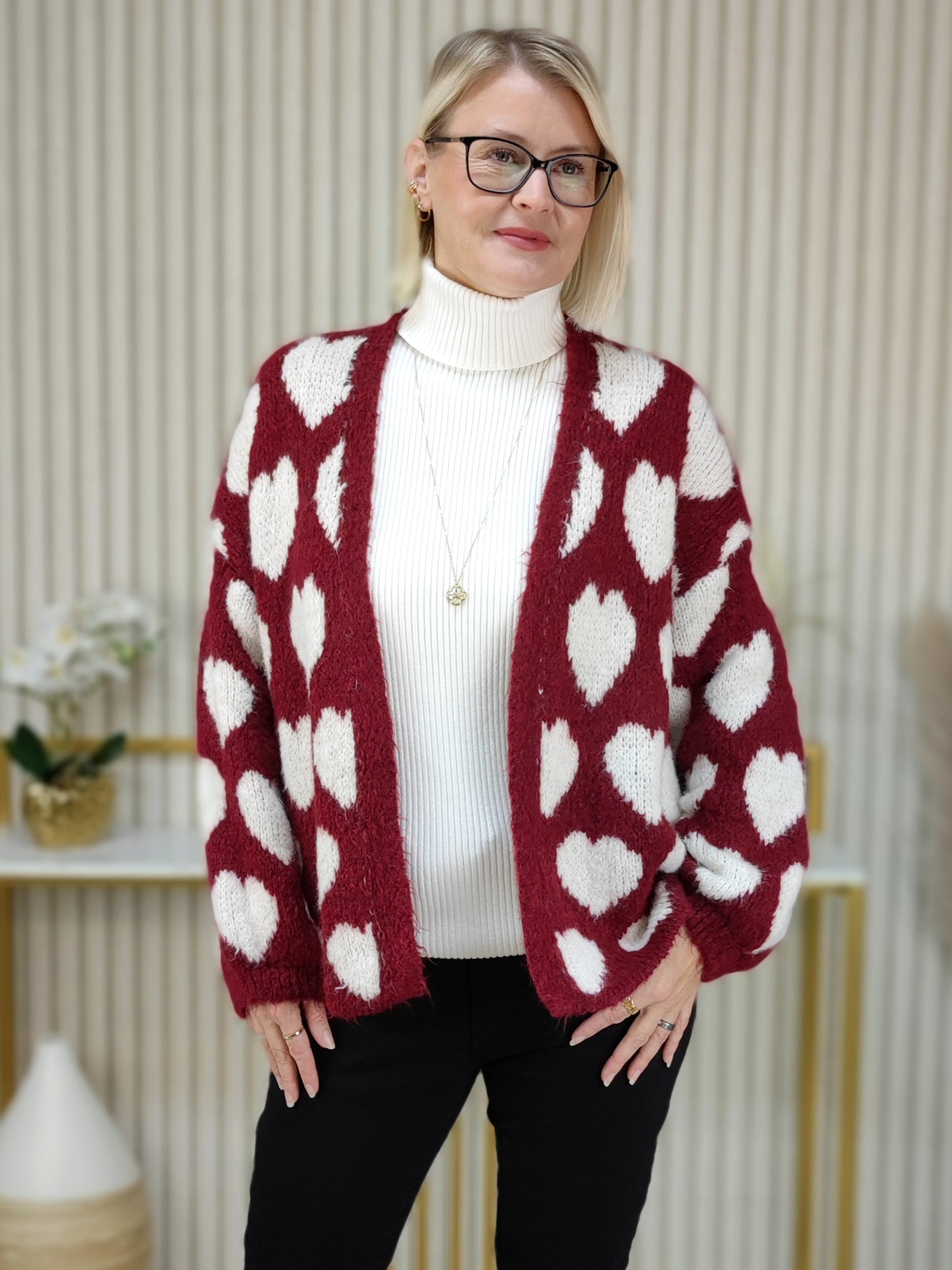 Kuschelige Strickjacke "Herzilein" in vino (38-44)