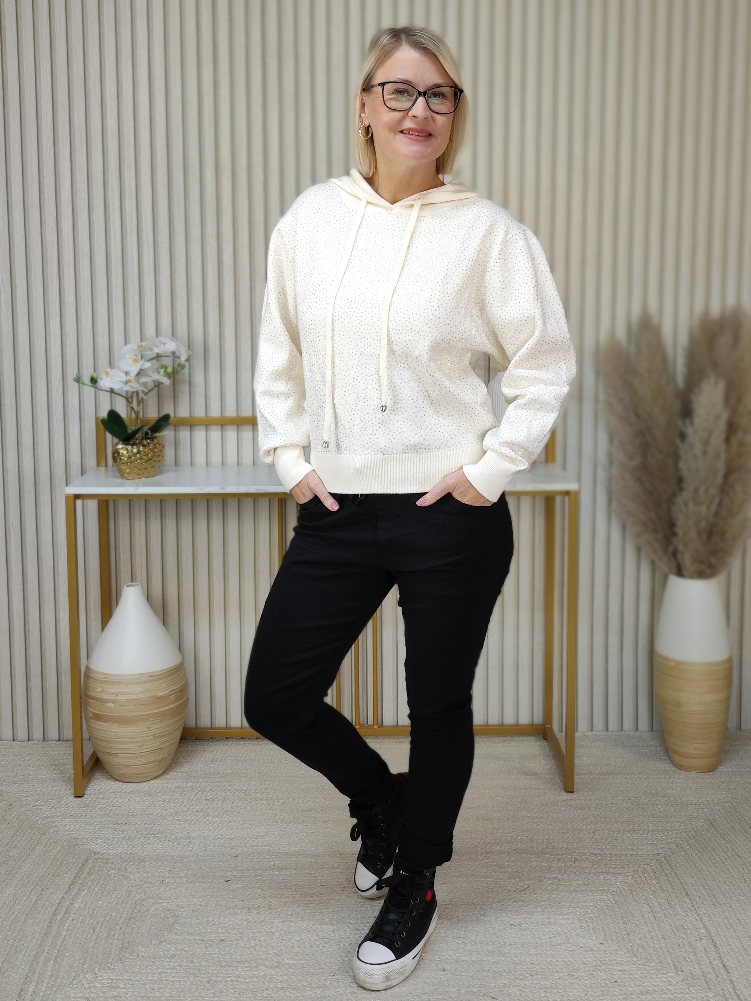Strick Hoodie mit Strass in creme (36-40)