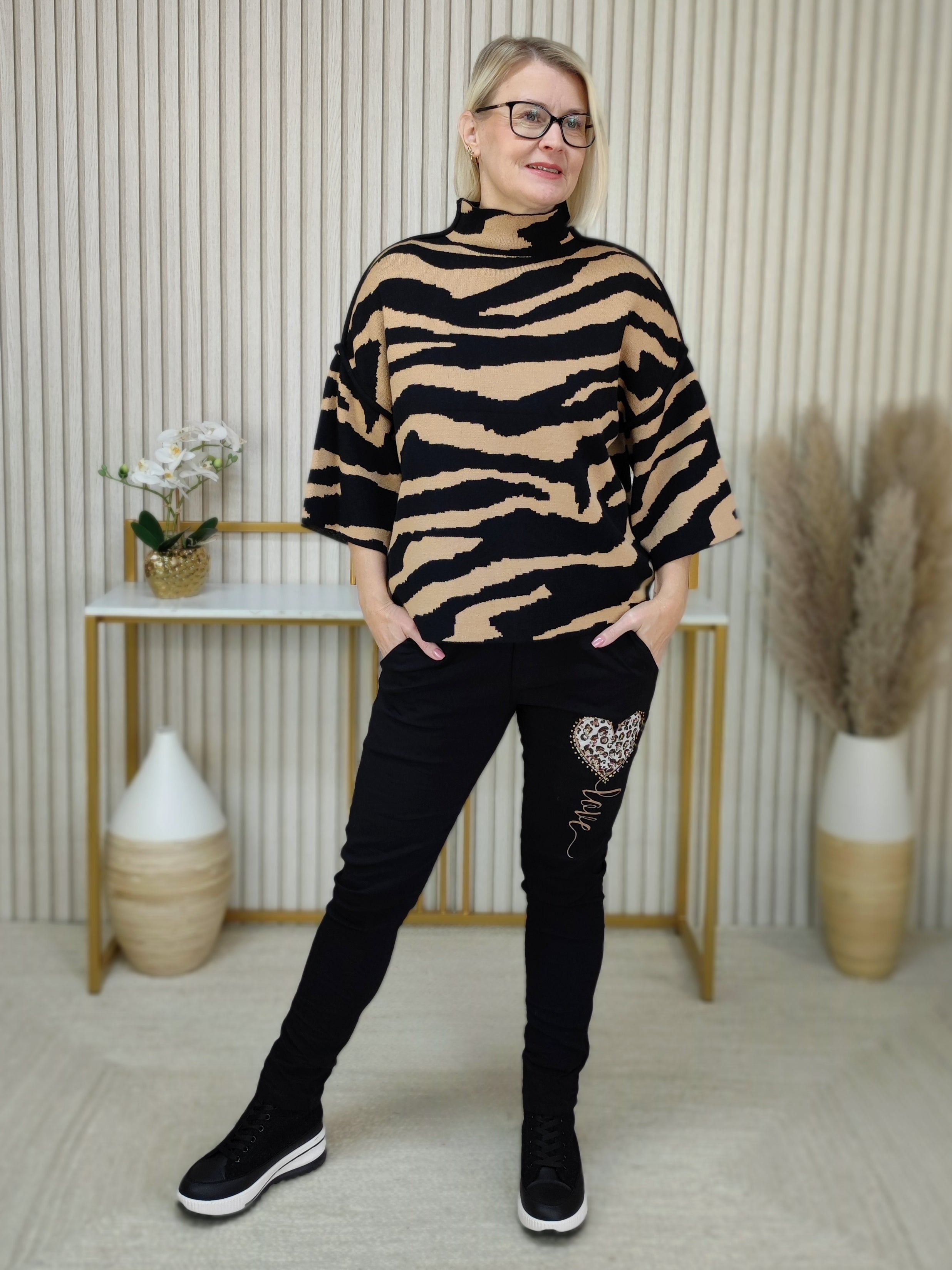 Turtle Neck Pullover im Zebra Design camel (36-44)
