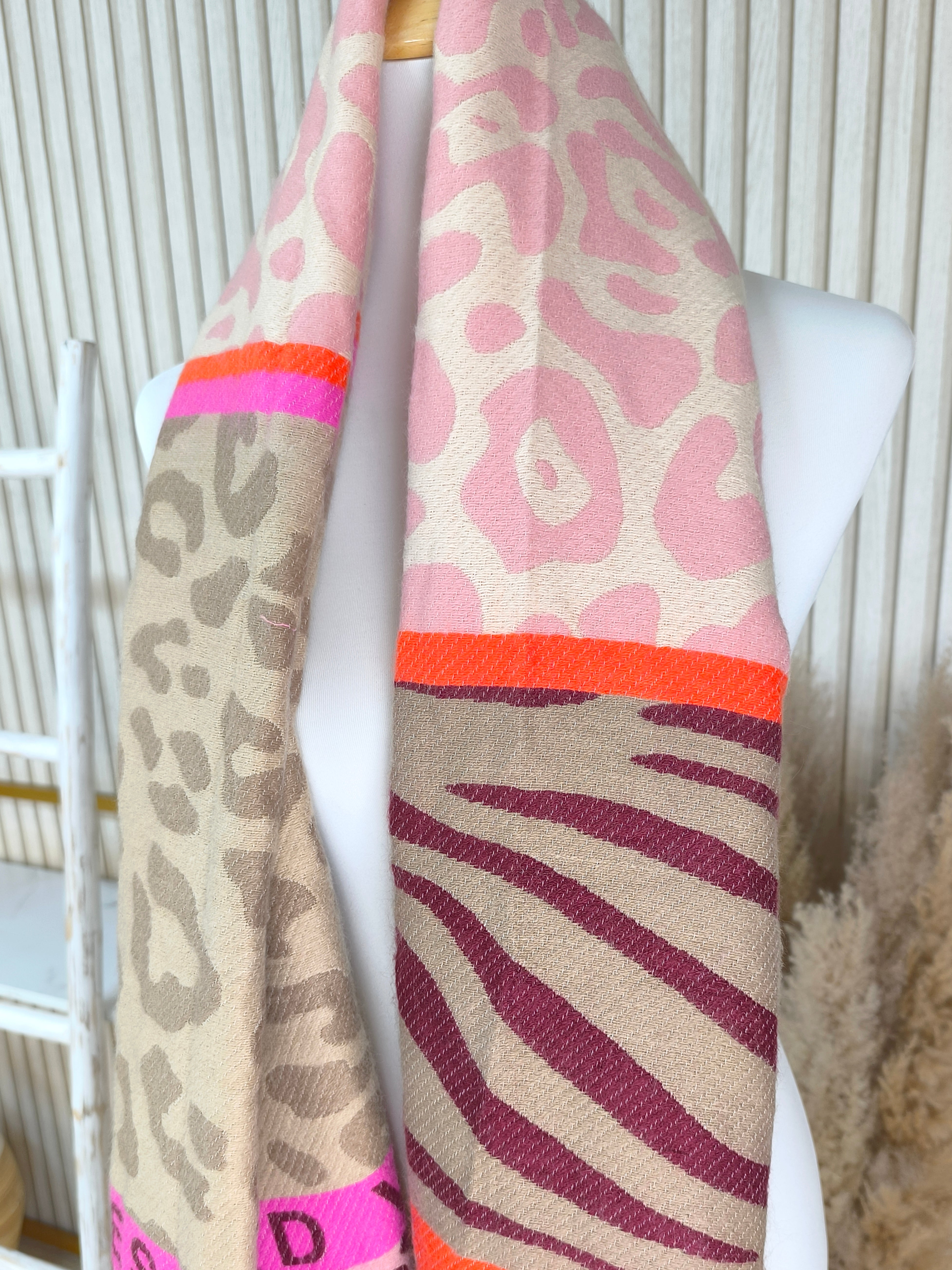 Wollschal "Happiness" ( in 2 Farben)