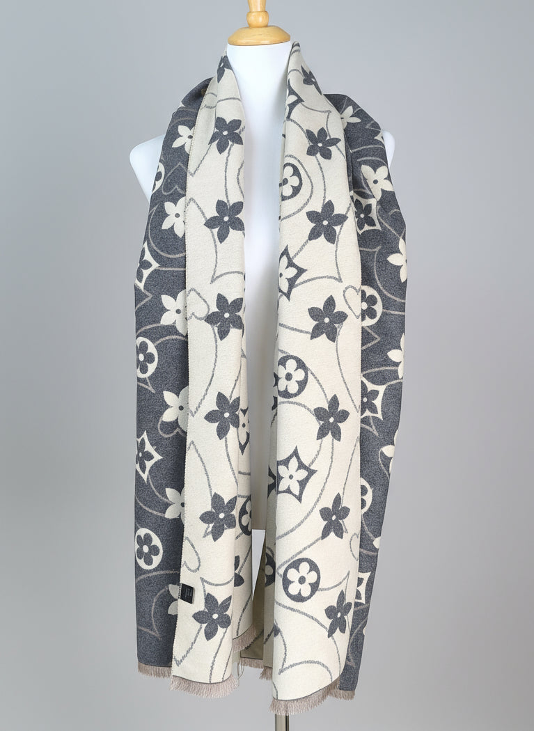 Weicher, warmer Schal gemustert in 3 Farben