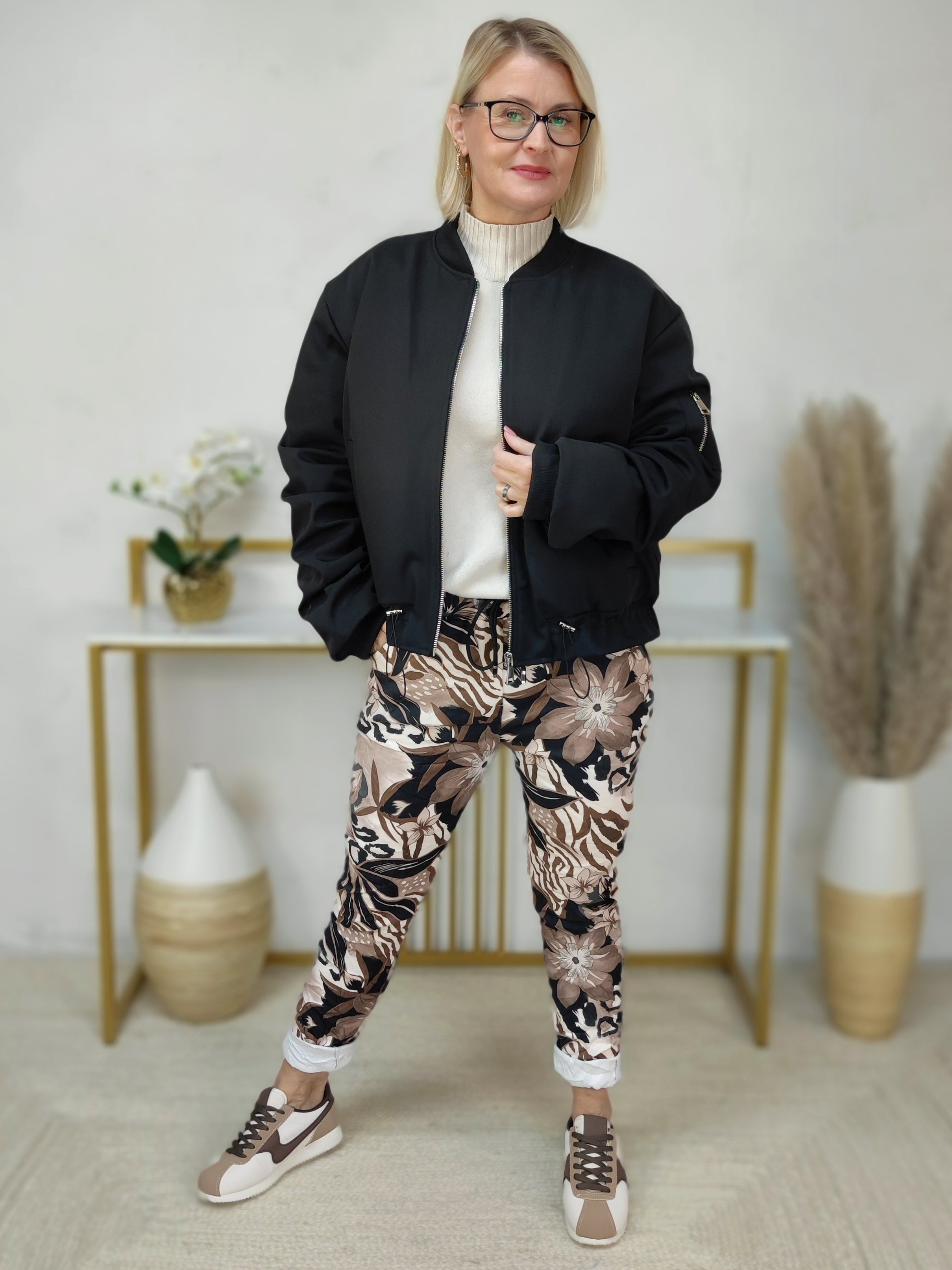 Warme Bomberjacke in schwarz (38-42)