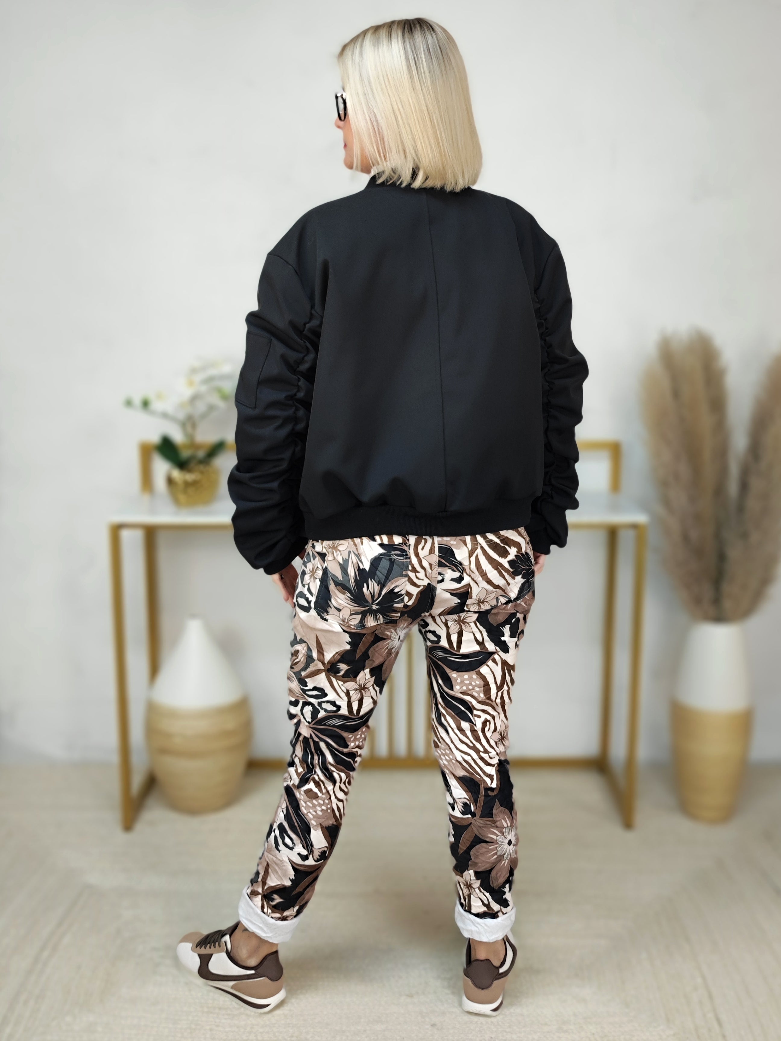 Warme Bomberjacke in schwarz (38-42)