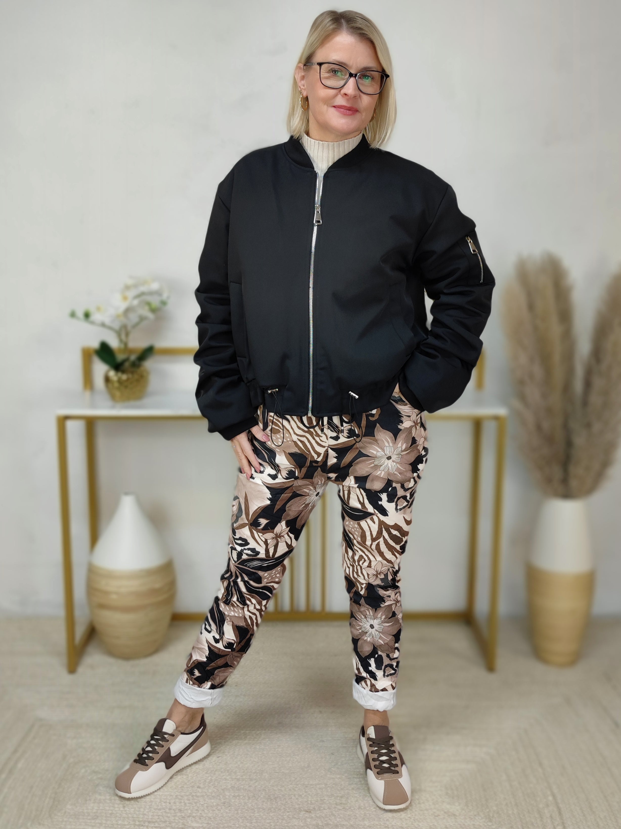 Warme Bomberjacke in schwarz (38-42)