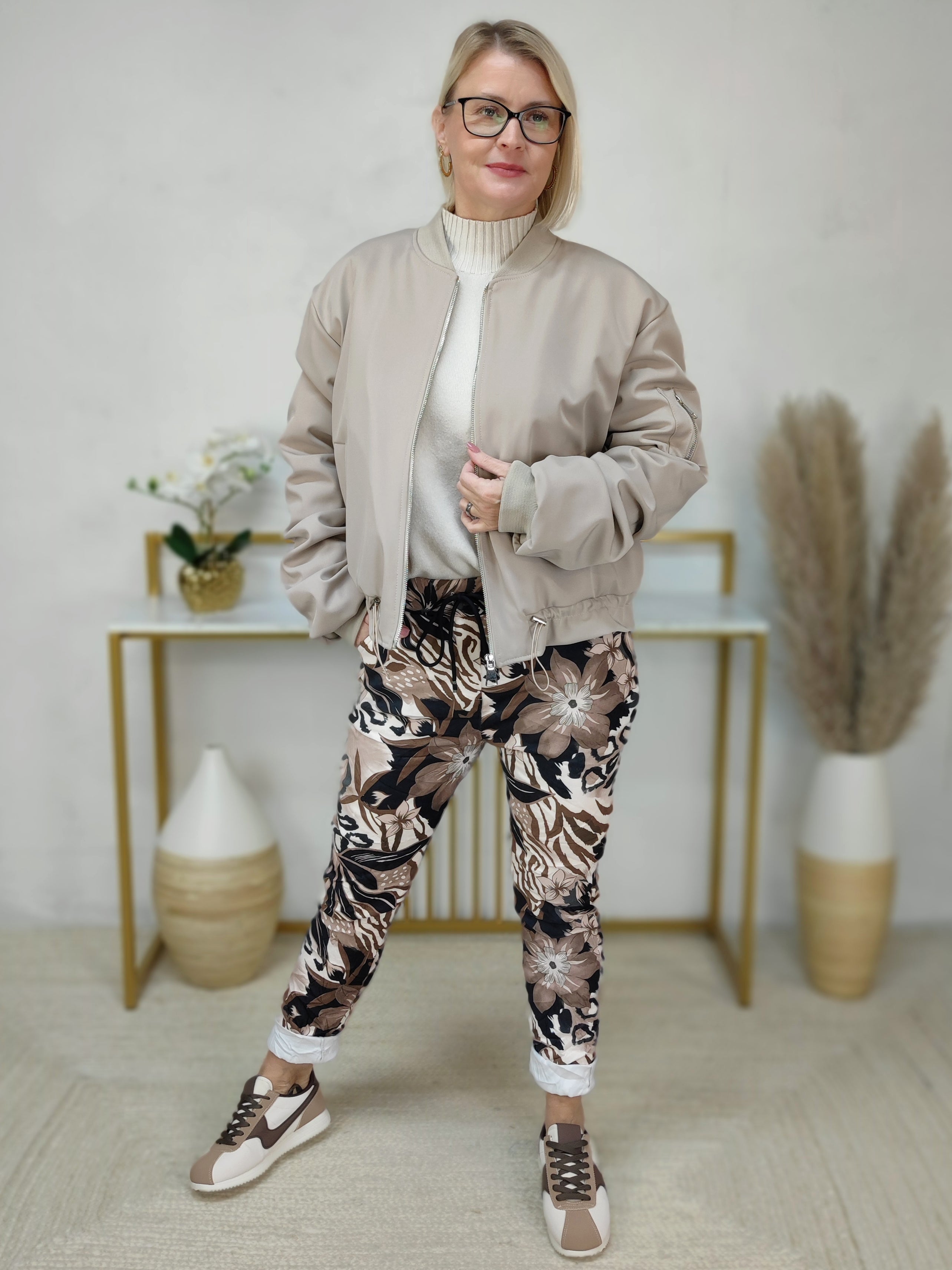 Warme Bomberjacke in beige (38-42)