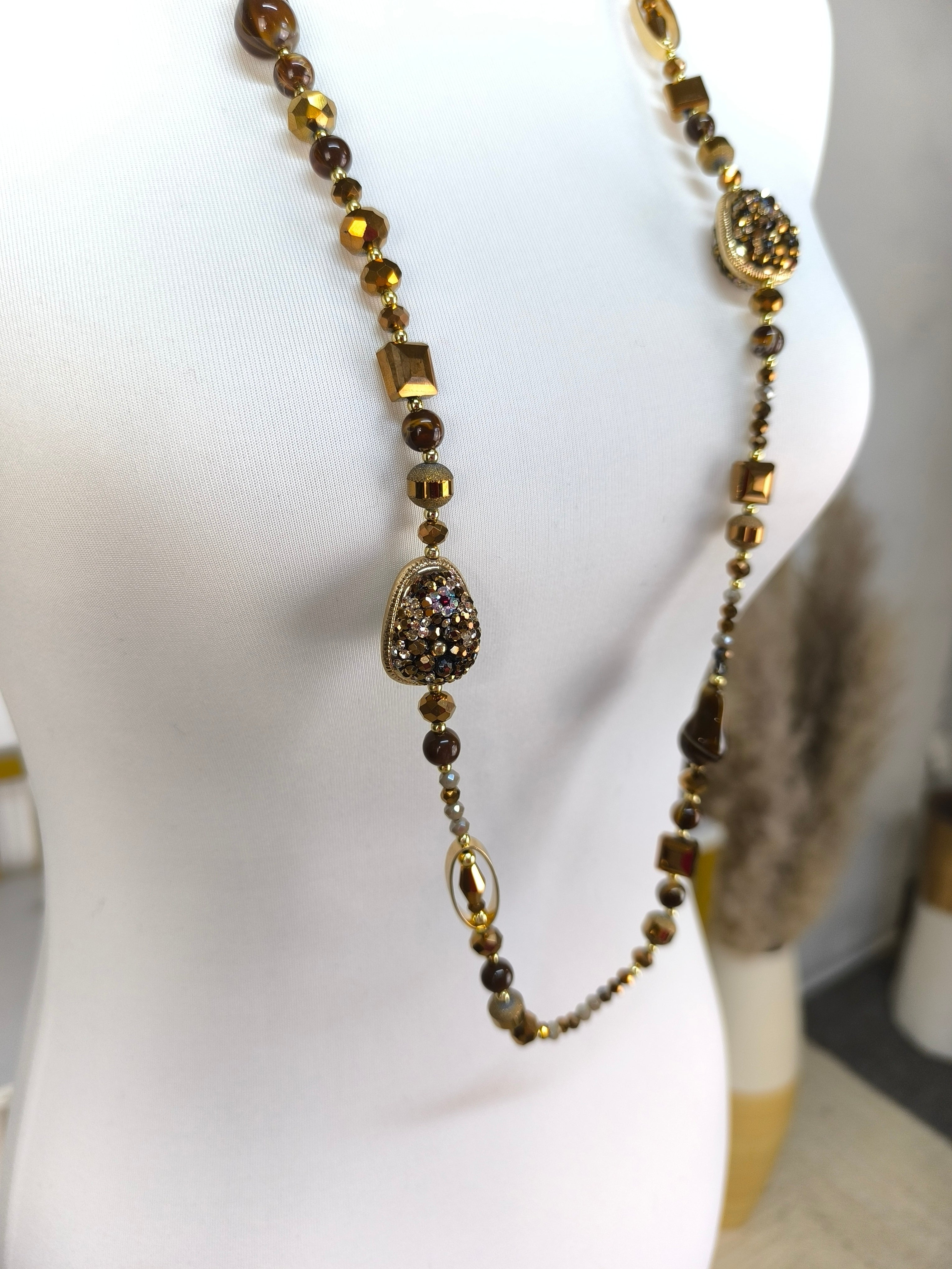 Lange Perlenkette coffee/gold