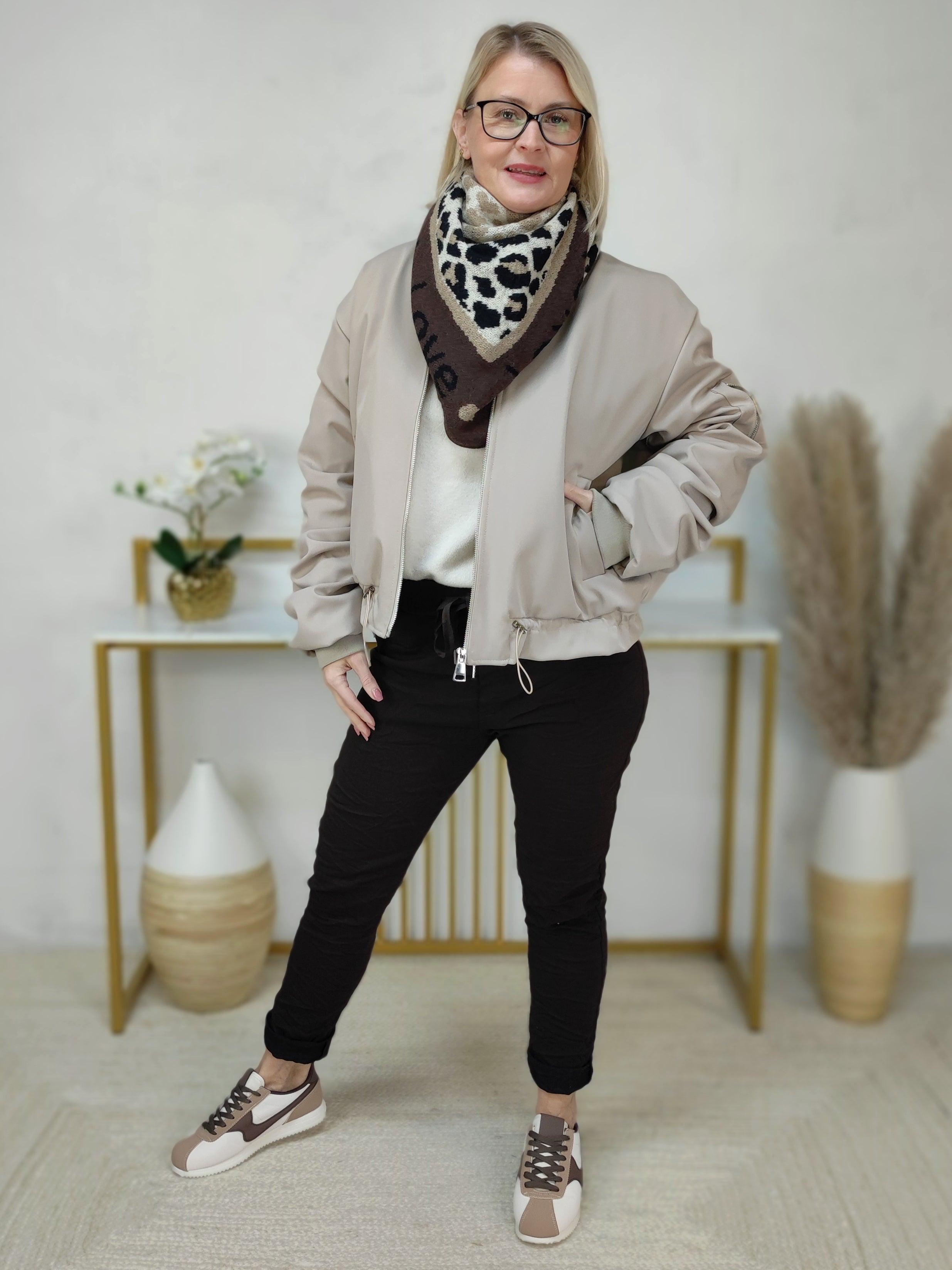 Warme Bomberjacke in beige (38-42)