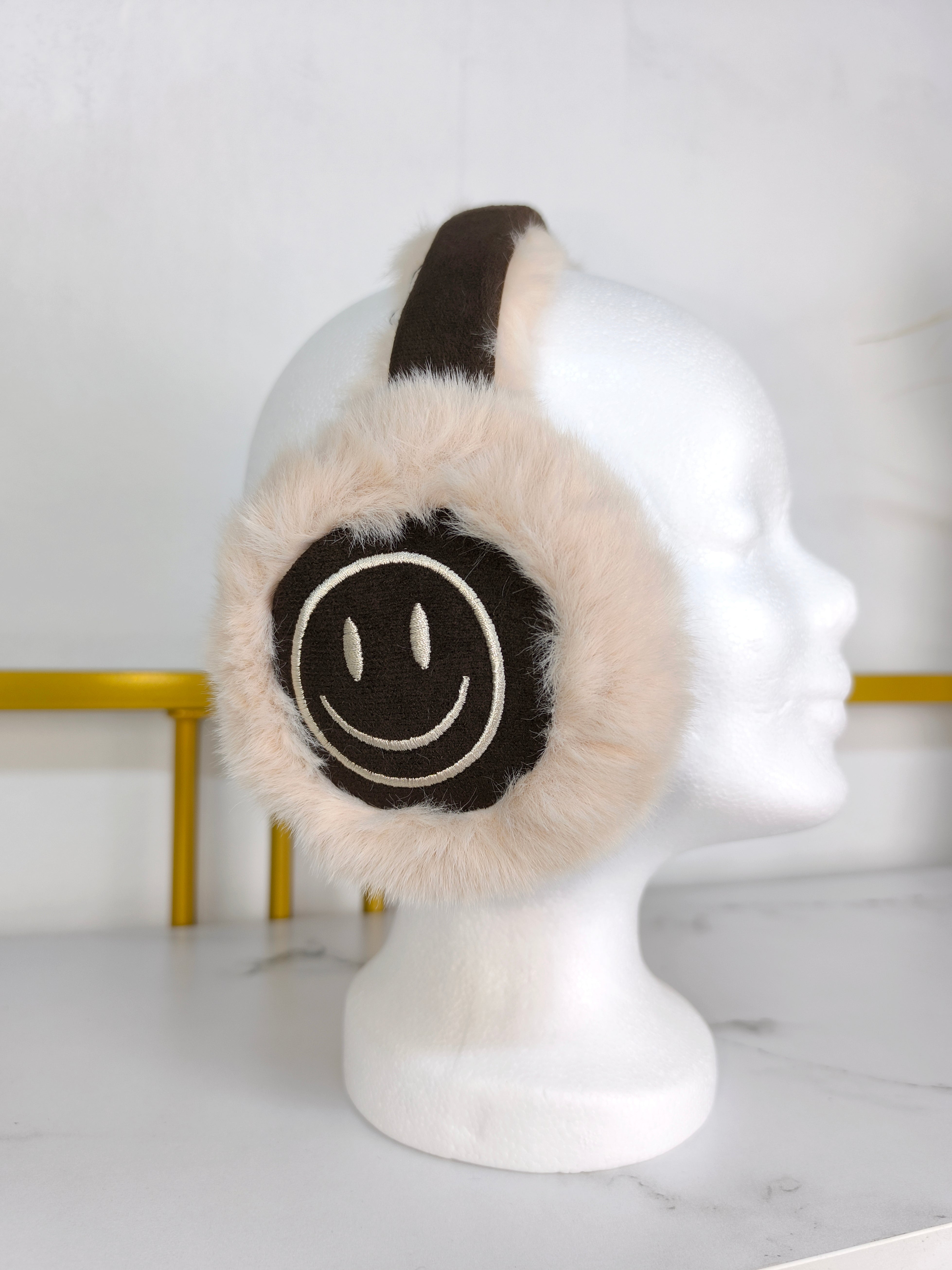 Weiche Ohrenschützer mit Smiley Muster in schoko und schwarz