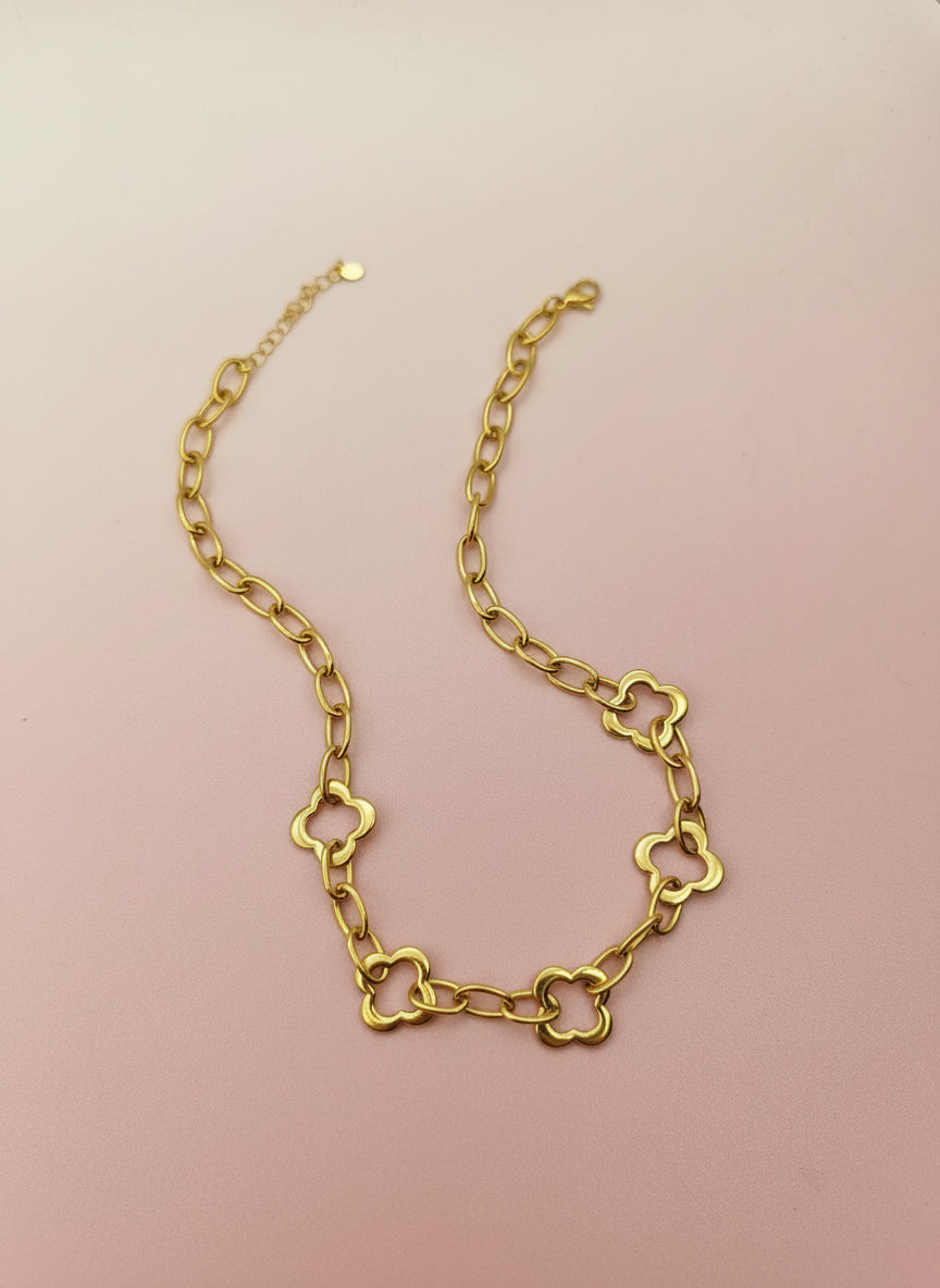 Halskette in goldfarben aus Edelstahl mit Kleeblatt