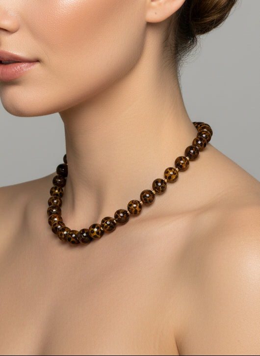 Braune Kette mit Leoperlen