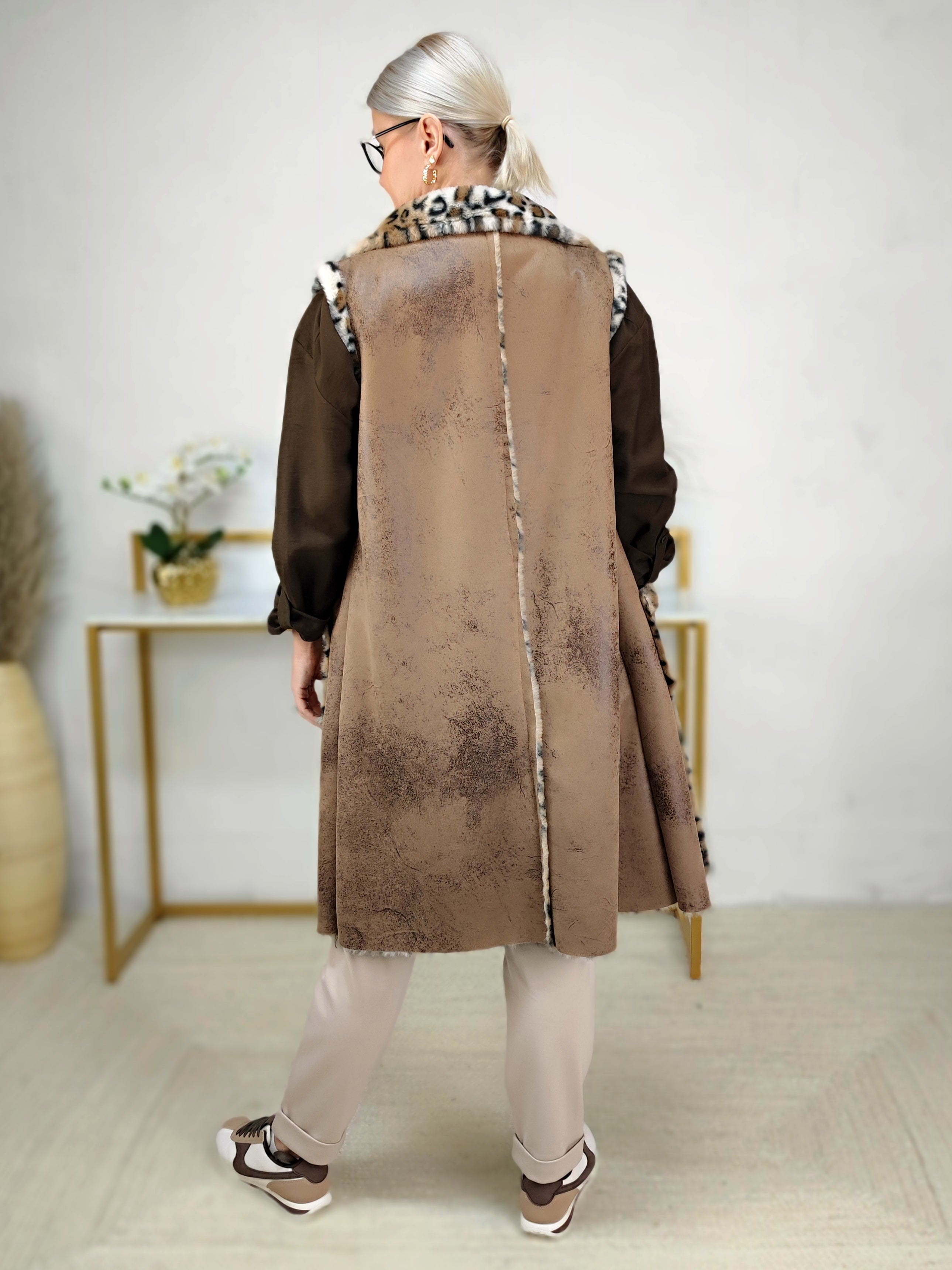 Lange Leo Fellweste in camel meliert (36-42)