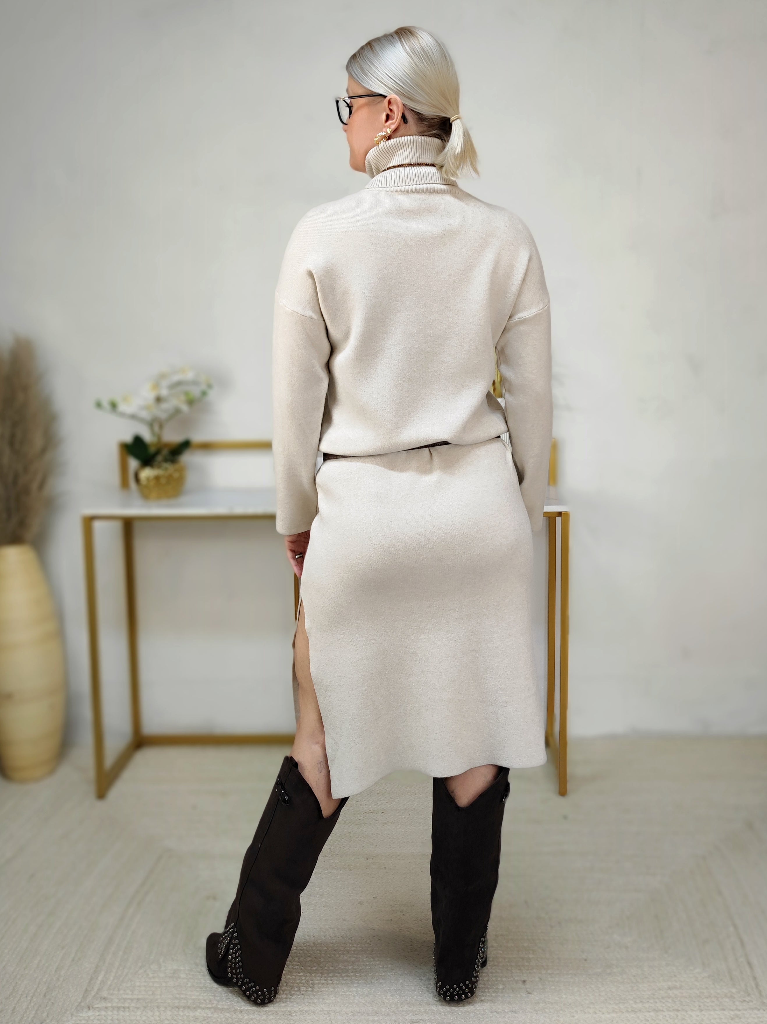 Einfarbiges Strickkleid in beige (36-42)